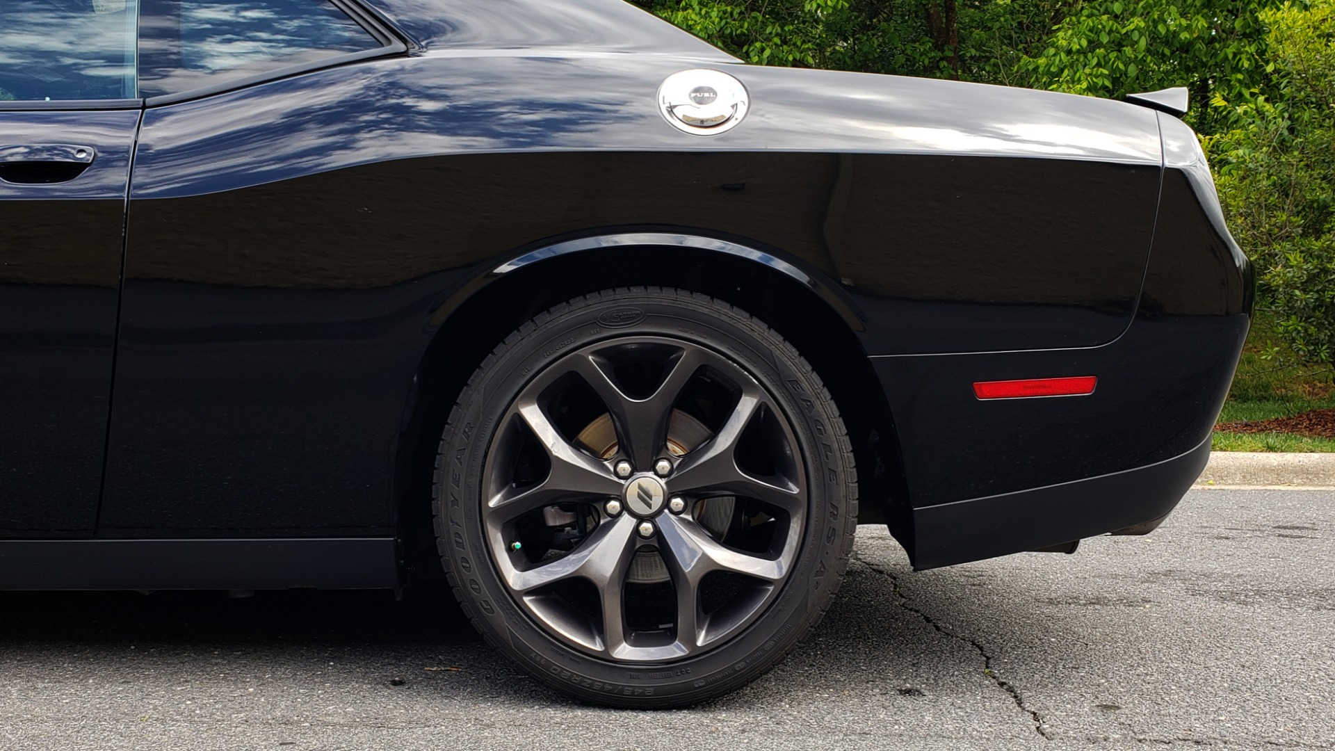 Used 2017 Dodge CHALLENGER R/T / 5.7L HEMI V8 / 8-SPD AUTO / SUNROOF / REARVIEW for sale Sold at Formula Imports in Charlotte NC 28227 72