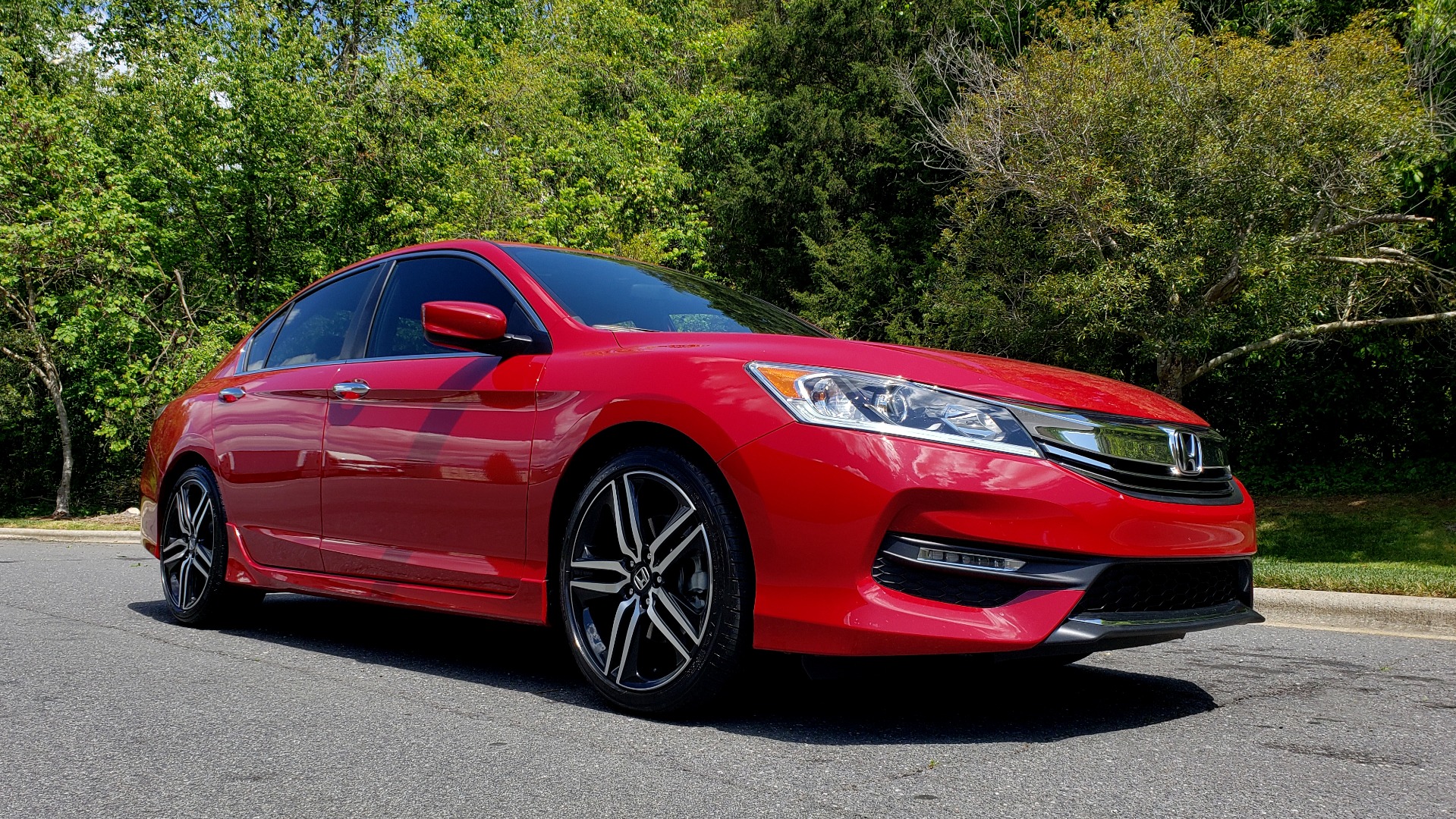 Used 2016 Honda ACCORD SEDAN SPORT / 4-CYL / CVT TRANS / SPOILER / 19IN ALLOY WHEELS for sale Sold at Formula Imports in Charlotte NC 28227 4