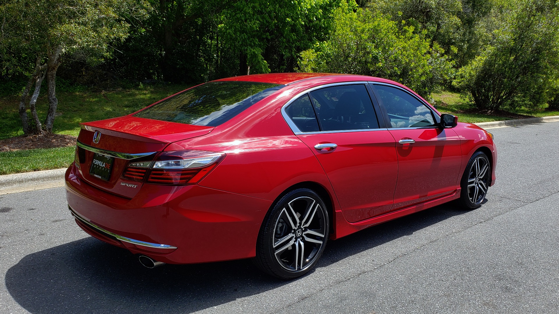 Used 2016 Honda ACCORD SEDAN SPORT / 4-CYL / CVT TRANS / SPOILER / 19IN ALLOY WHEELS for sale Sold at Formula Imports in Charlotte NC 28227 6