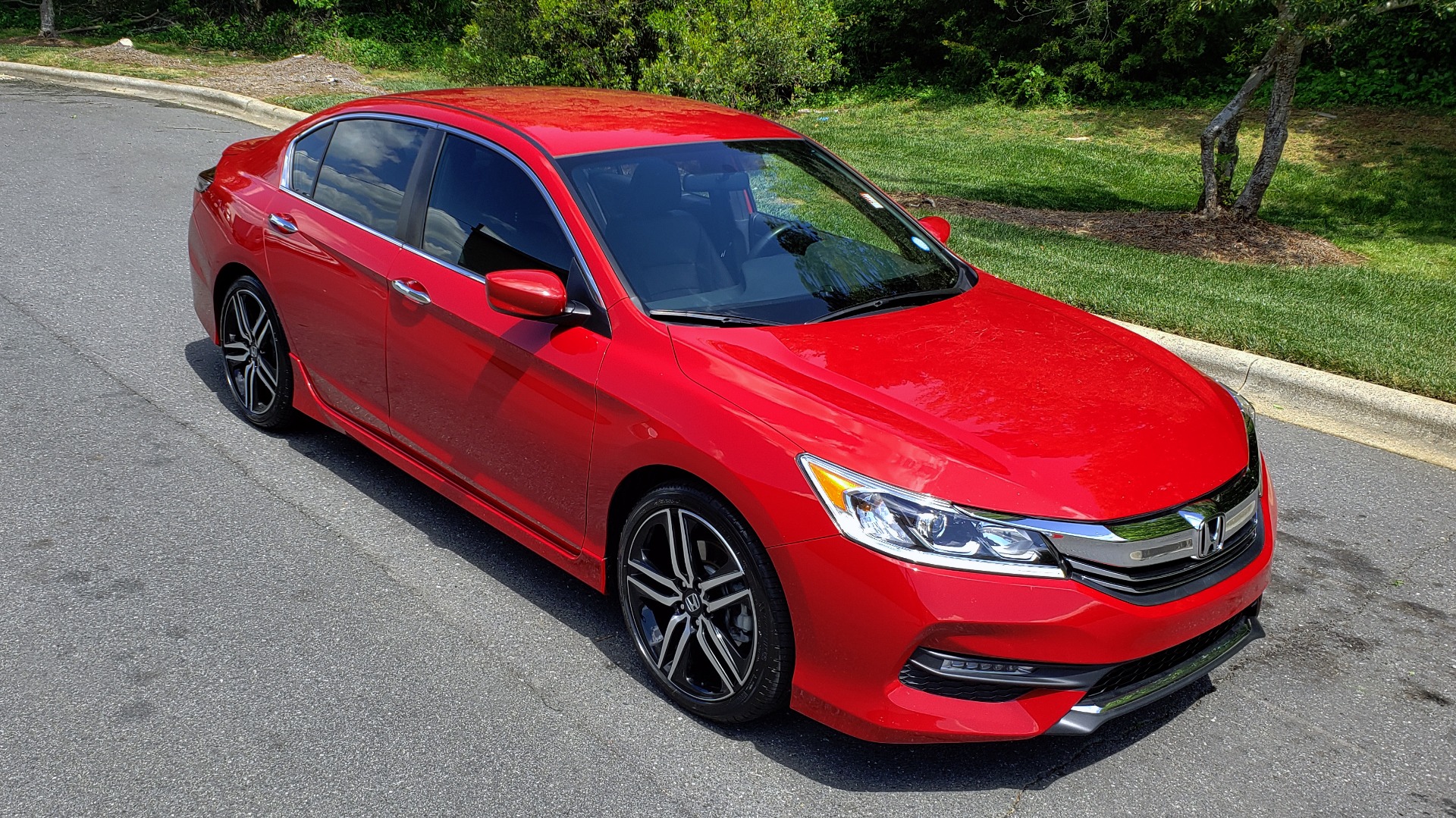 Used 2016 Honda ACCORD SEDAN SPORT / 4-CYL / CVT TRANS / SPOILER / 19IN ALLOY WHEELS for sale Sold at Formula Imports in Charlotte NC 28227 9