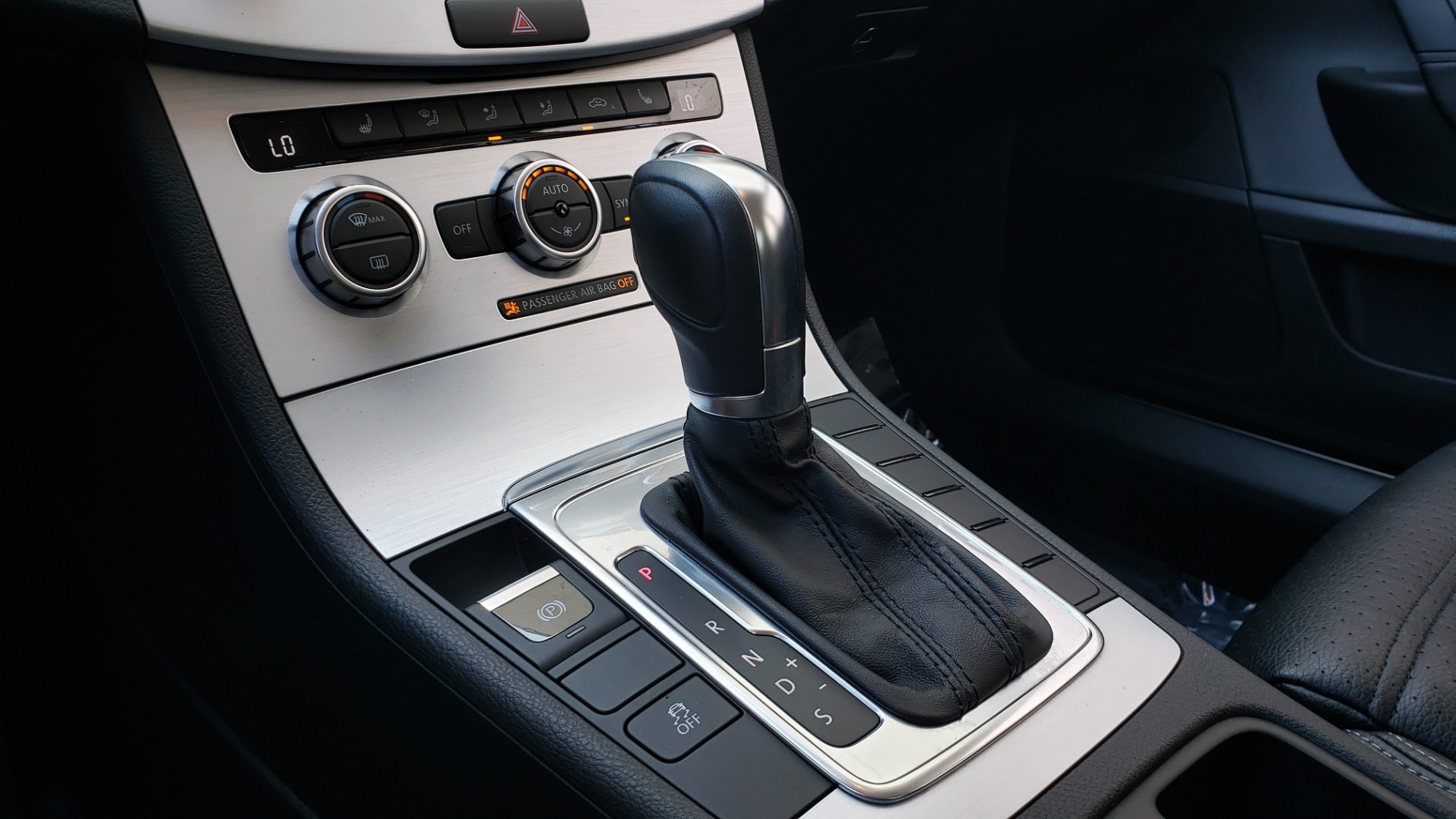 Used 2013 Volkswagen CC SPORT W/LIGHTING PKG / 2.0L 4-CYL / DSG 6-SPD AUTO for sale Sold at Formula Imports in Charlotte NC 28227 42