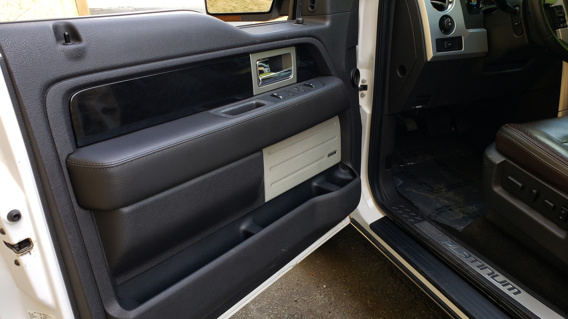 Used 2011 Ford F-150 PLATINUM 4X4 SUPERCREW / NAV / SUNROOF / SONY / REARVIEW for sale Sold at Formula Imports in Charlotte NC 28227 33