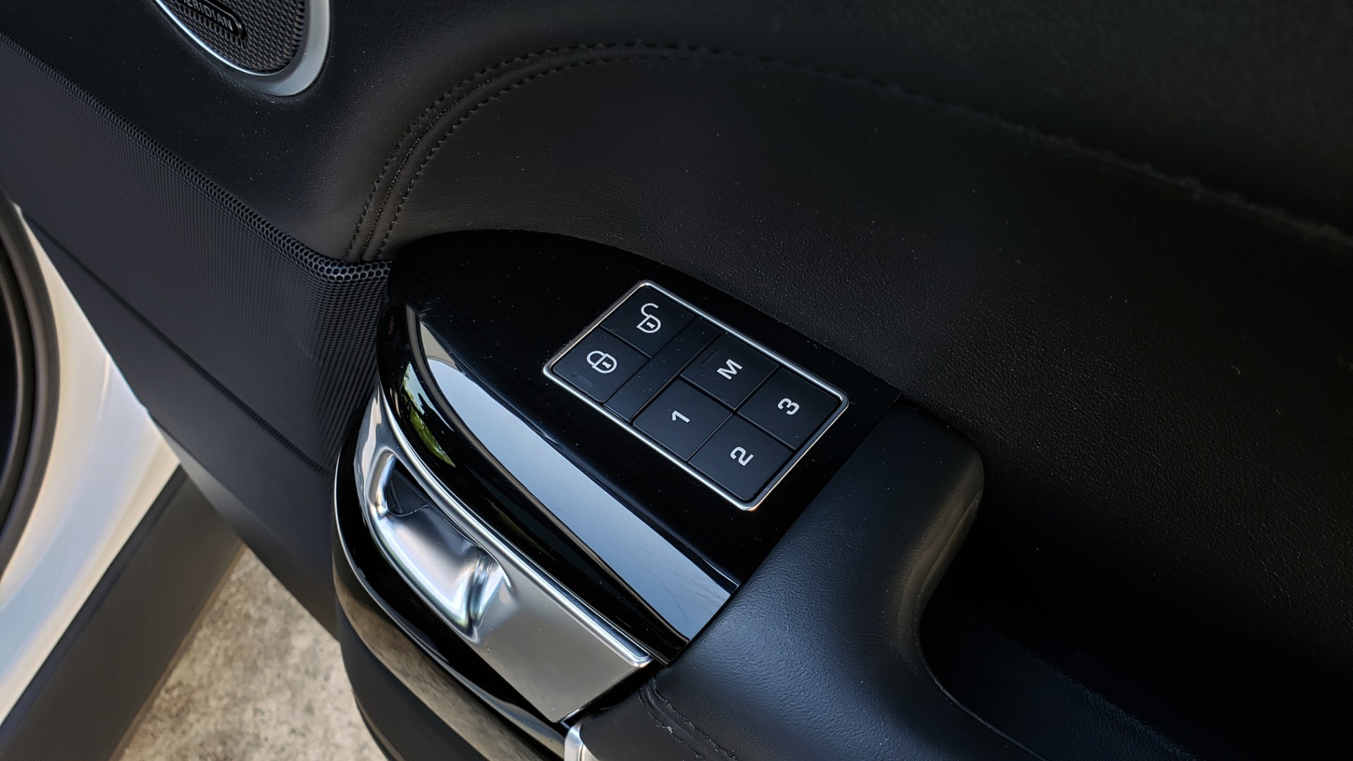 Used 2016 Land Rover RANGE ROVER HSE / NAV / VISION ASSIST / MERIDIAN / PANO-ROOF / REARVIEW for sale Sold at Formula Imports in Charlotte NC 28227 70