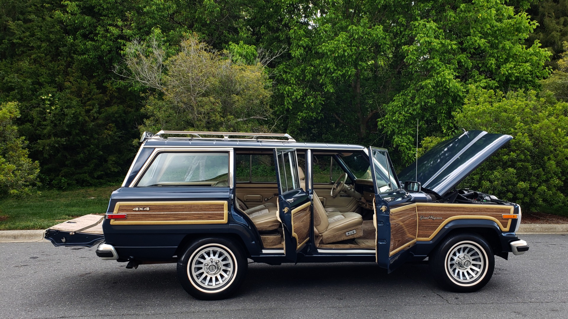 Used 1989 Jeep GRAND WAGONEER 4x4 / 5.9L V8 / 3-SPEED AUTO / PIONEER STEREO for sale Sold at Formula Imports in Charlotte NC 28227 11