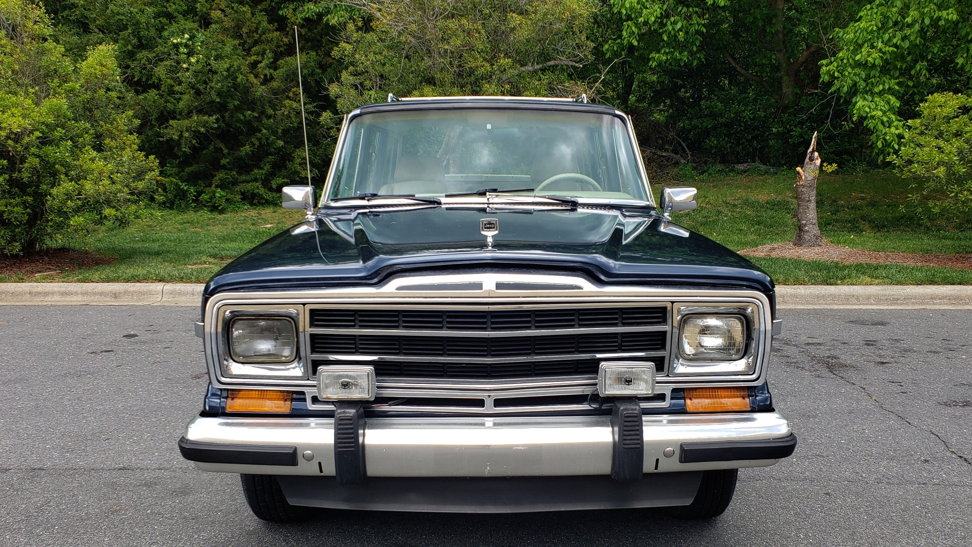 Used 1989 Jeep GRAND WAGONEER 4x4 / 5.9L V8 / 3-SPEED AUTO / PIONEER STEREO for sale Sold at Formula Imports in Charlotte NC 28227 16