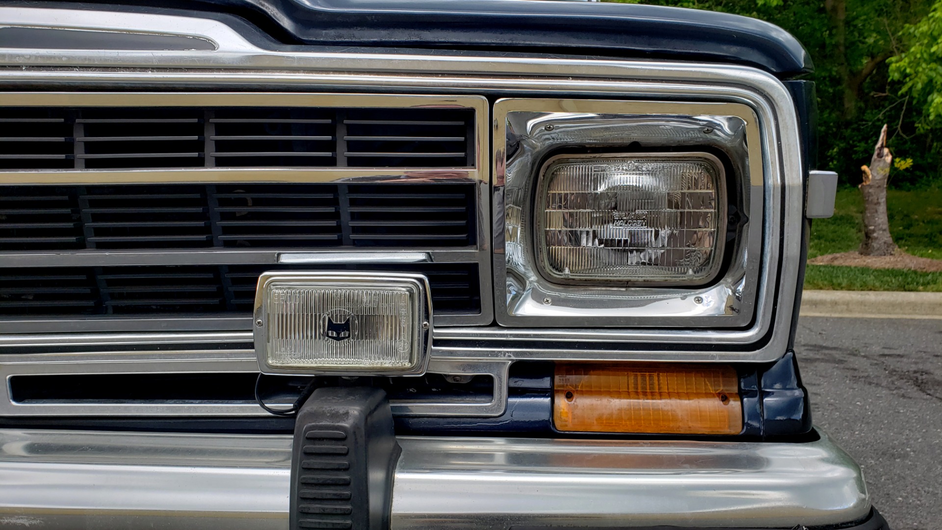 Used 1989 Jeep GRAND WAGONEER 4x4 / 5.9L V8 / 3-SPEED AUTO / PIONEER STEREO for sale Sold at Formula Imports in Charlotte NC 28227 18