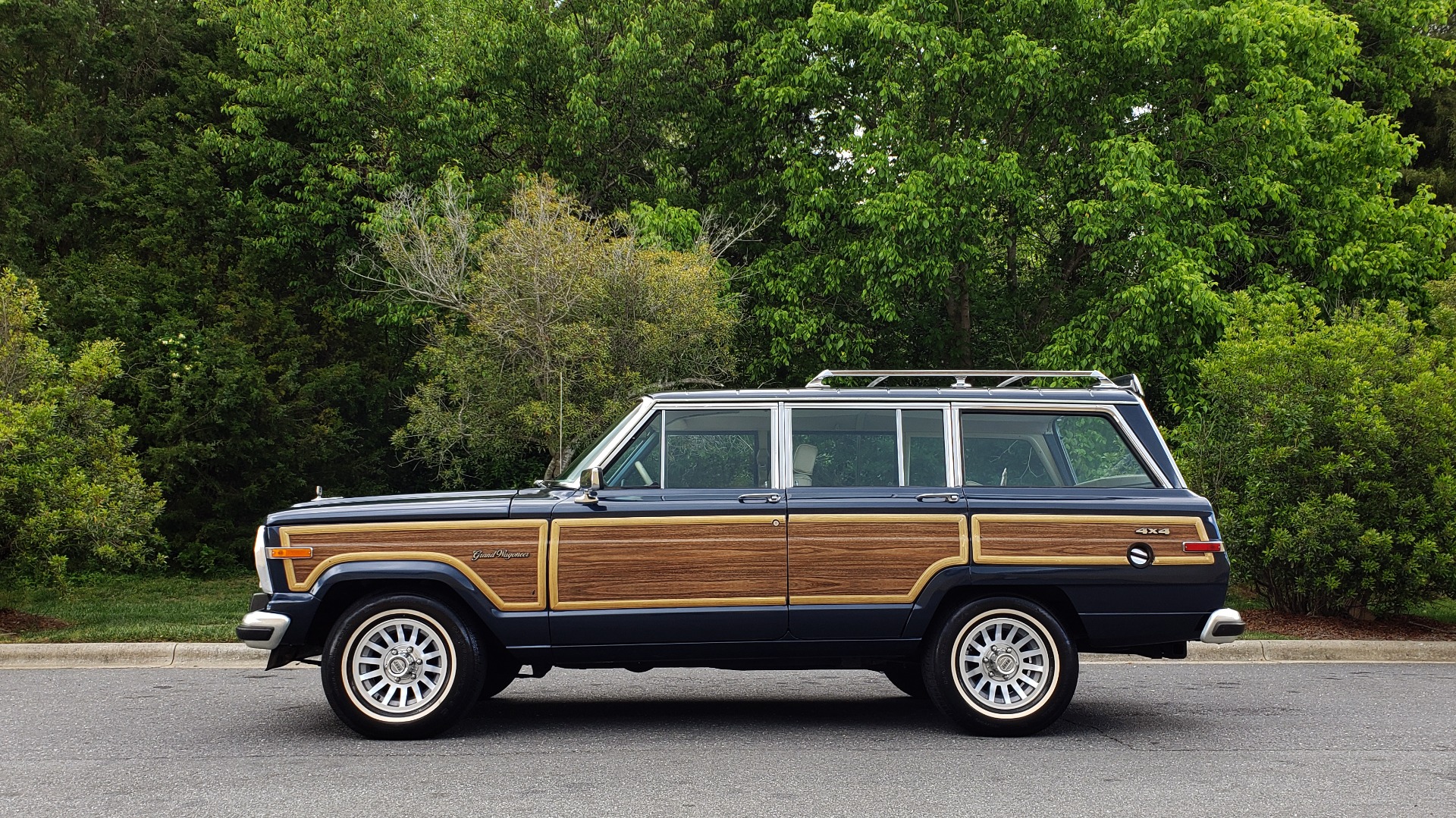 Used 1989 Jeep GRAND WAGONEER 4x4 / 5.9L V8 / 3-SPEED AUTO / PIONEER STEREO for sale Sold at Formula Imports in Charlotte NC 28227 2
