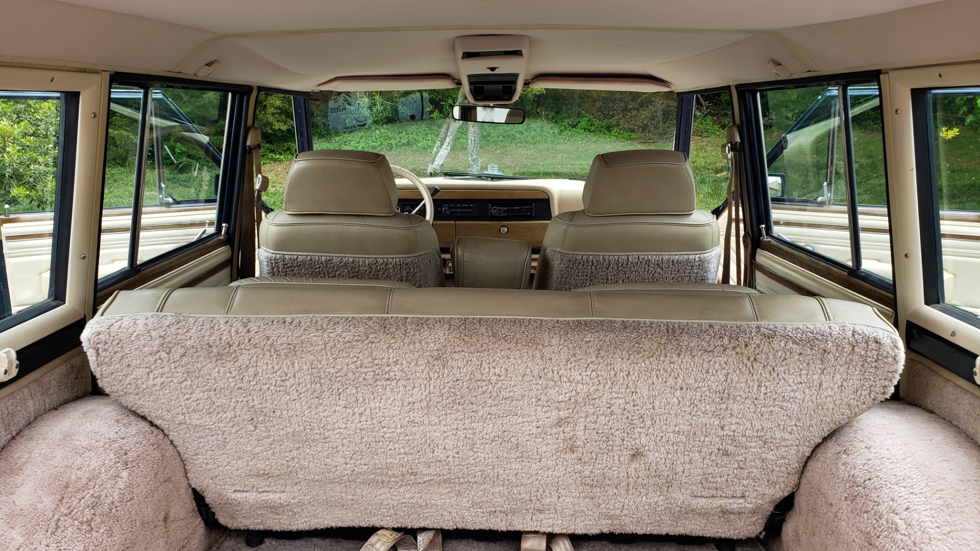 Used 1989 Jeep GRAND WAGONEER 4x4 / 5.9L V8 / 3-SPEED AUTO / PIONEER STEREO for sale Sold at Formula Imports in Charlotte NC 28227 25