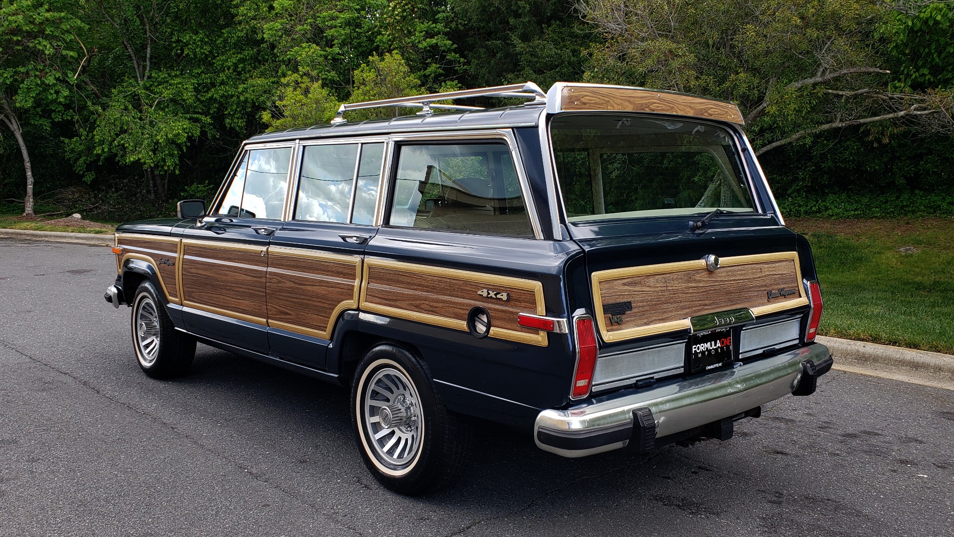 Used 1989 Jeep GRAND WAGONEER 4x4 / 5.9L V8 / 3-SPEED AUTO / PIONEER STEREO for sale Sold at Formula Imports in Charlotte NC 28227 3