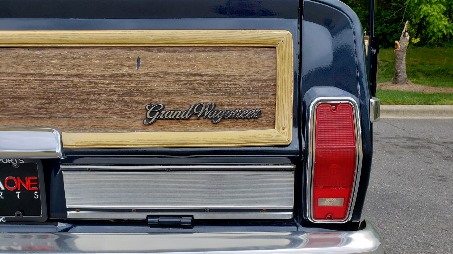 Used 1989 Jeep GRAND WAGONEER 4x4 / 5.9L V8 / 3-SPEED AUTO / PIONEER STEREO for sale Sold at Formula Imports in Charlotte NC 28227 30