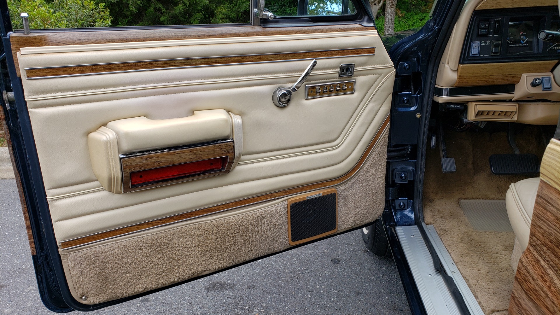 Used 1989 Jeep GRAND WAGONEER 4x4 / 5.9L V8 / 3-SPEED AUTO / PIONEER STEREO for sale Sold at Formula Imports in Charlotte NC 28227 32