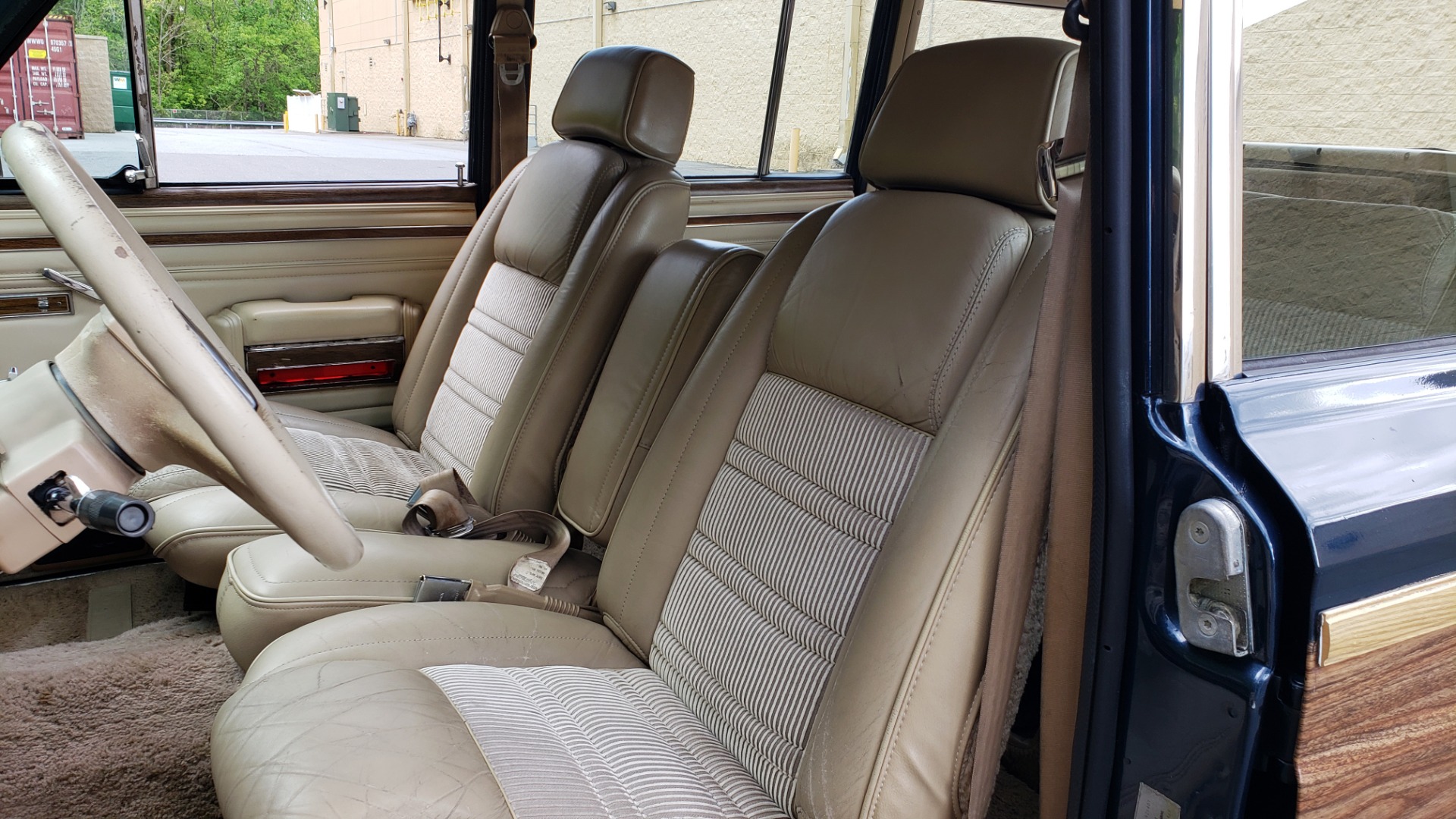 Used 1989 Jeep GRAND WAGONEER 4x4 / 5.9L V8 / 3-SPEED AUTO / PIONEER STEREO for sale Sold at Formula Imports in Charlotte NC 28227 39