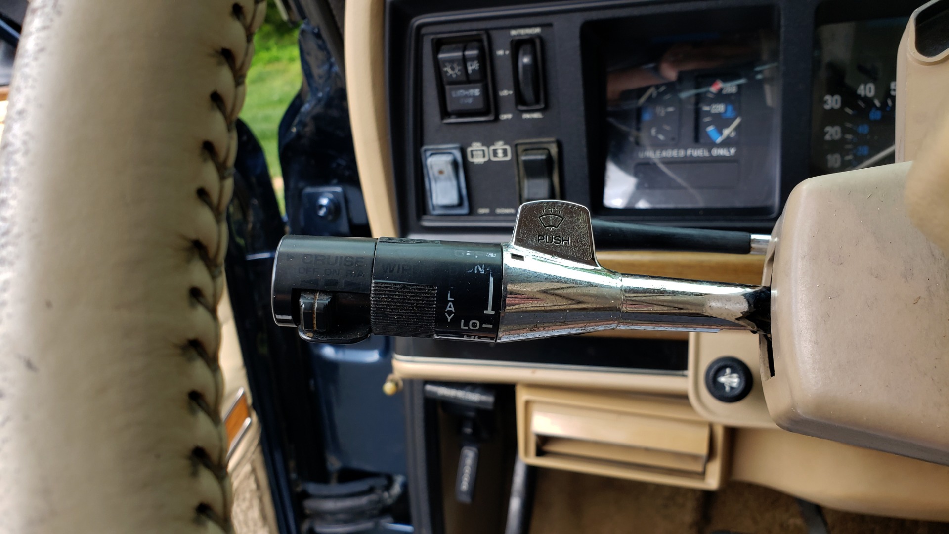 Used 1989 Jeep GRAND WAGONEER 4x4 / 5.9L V8 / 3-SPEED AUTO / PIONEER STEREO for sale Sold at Formula Imports in Charlotte NC 28227 42