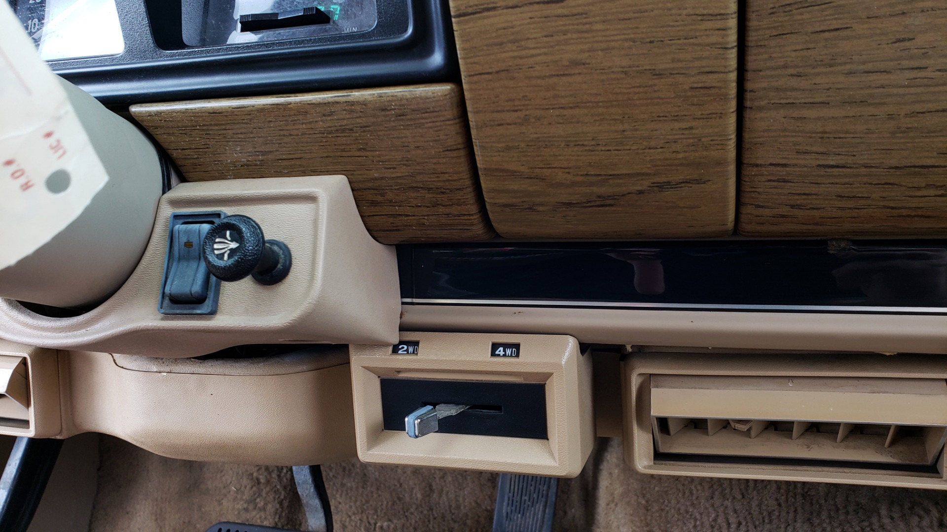 Used 1989 Jeep GRAND WAGONEER 4x4 / 5.9L V8 / 3-SPEED AUTO / PIONEER STEREO for sale Sold at Formula Imports in Charlotte NC 28227 44