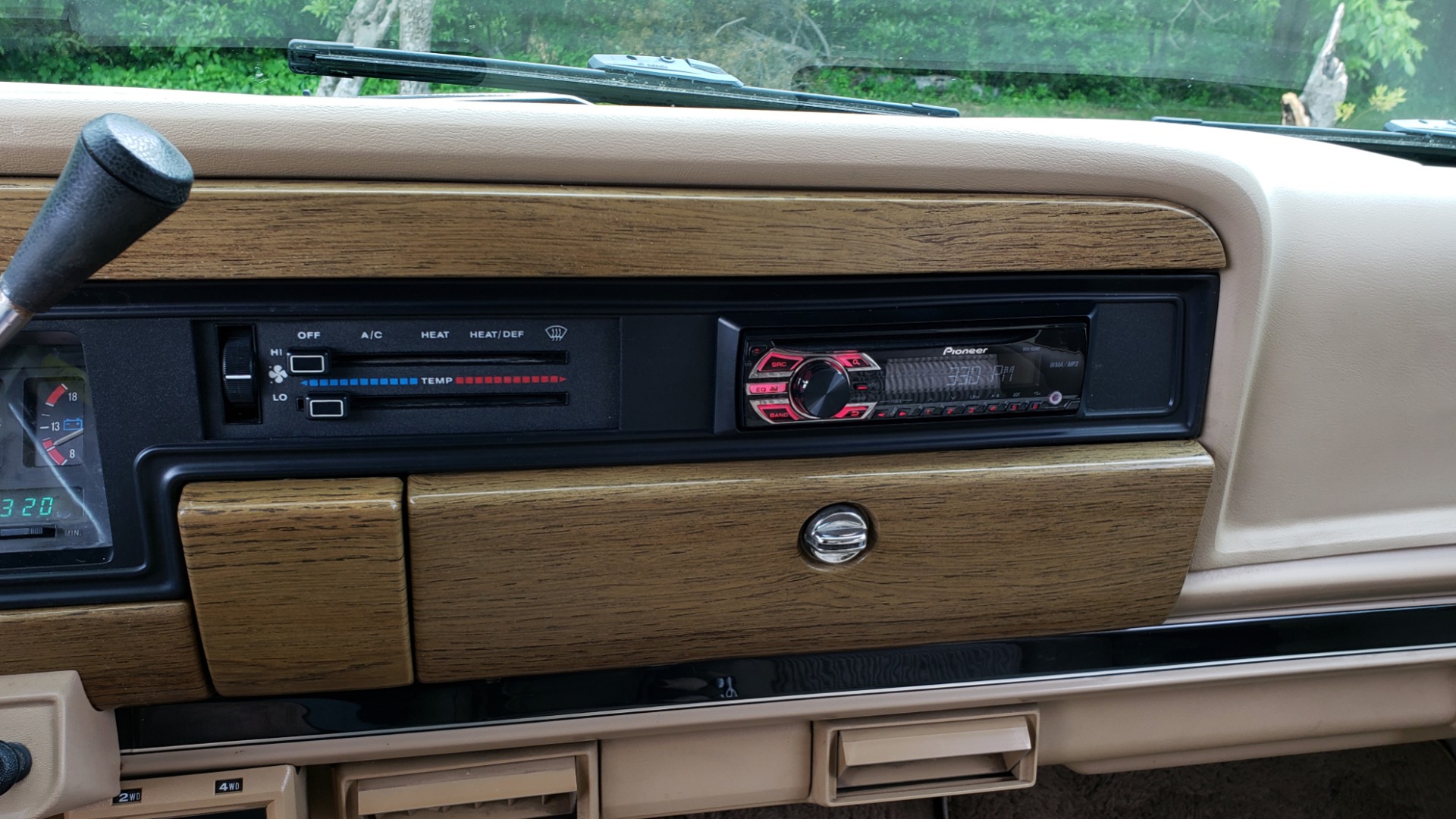 Used 1989 Jeep GRAND WAGONEER 4x4 / 5.9L V8 / 3-SPEED AUTO / PIONEER STEREO for sale Sold at Formula Imports in Charlotte NC 28227 45
