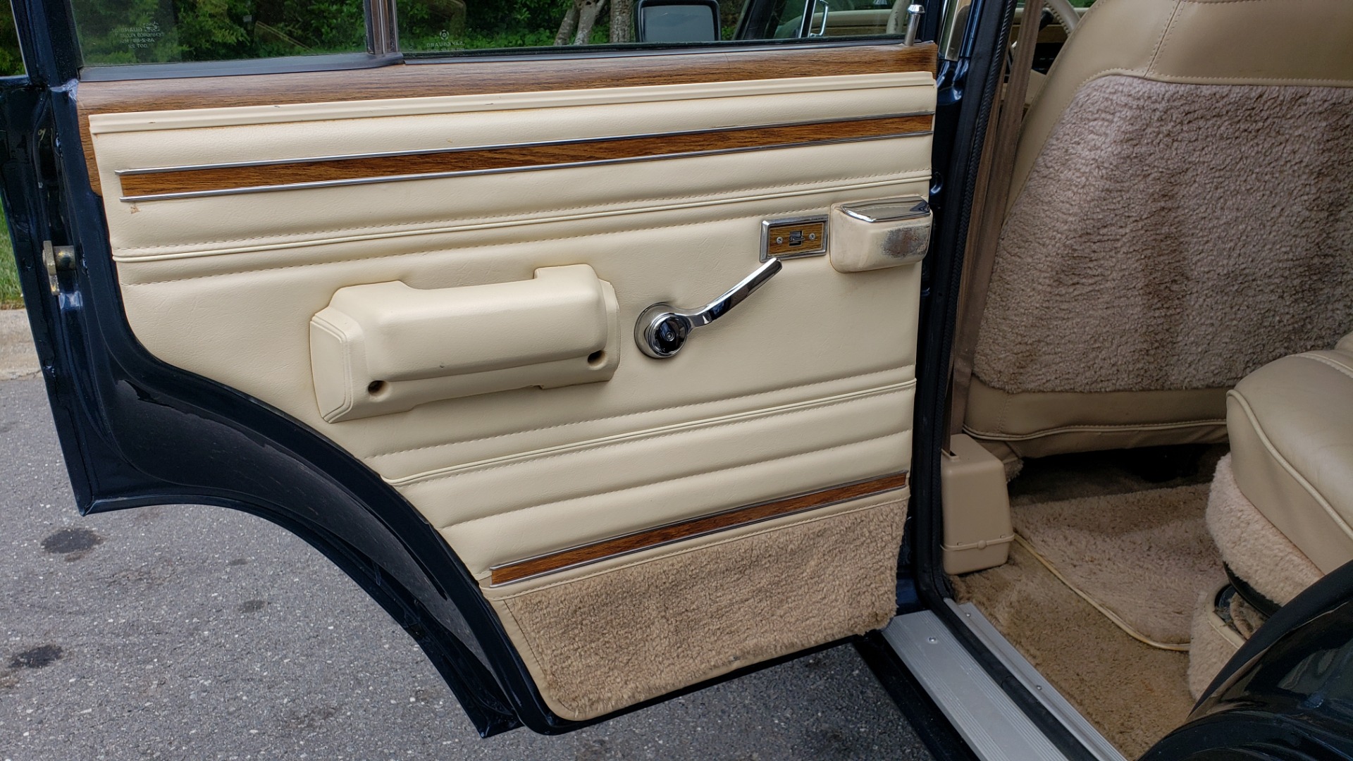 Used 1989 Jeep GRAND WAGONEER 4x4 / 5.9L V8 / 3-SPEED AUTO / PIONEER STEREO for sale Sold at Formula Imports in Charlotte NC 28227 48