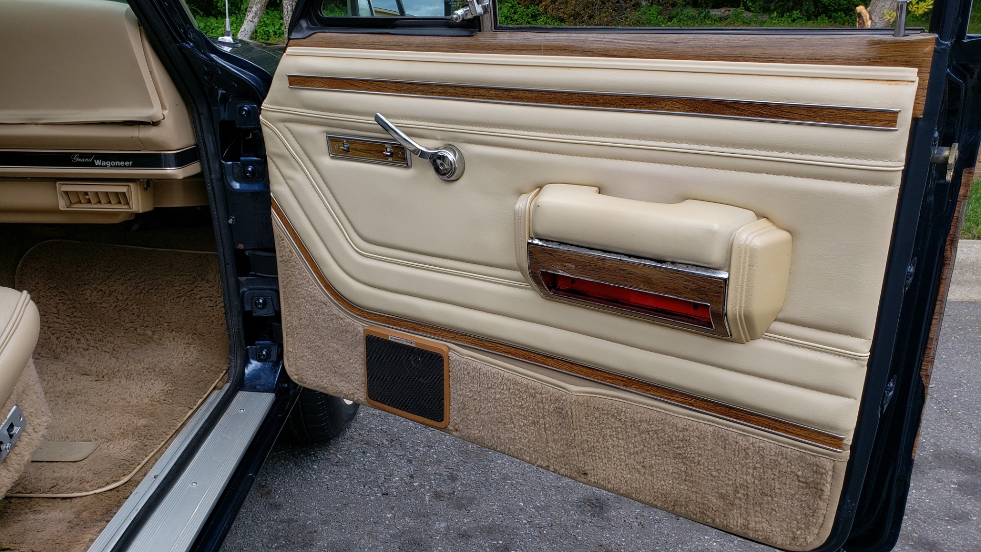 Used 1989 Jeep GRAND WAGONEER 4x4 / 5.9L V8 / 3-SPEED AUTO / PIONEER STEREO for sale Sold at Formula Imports in Charlotte NC 28227 54