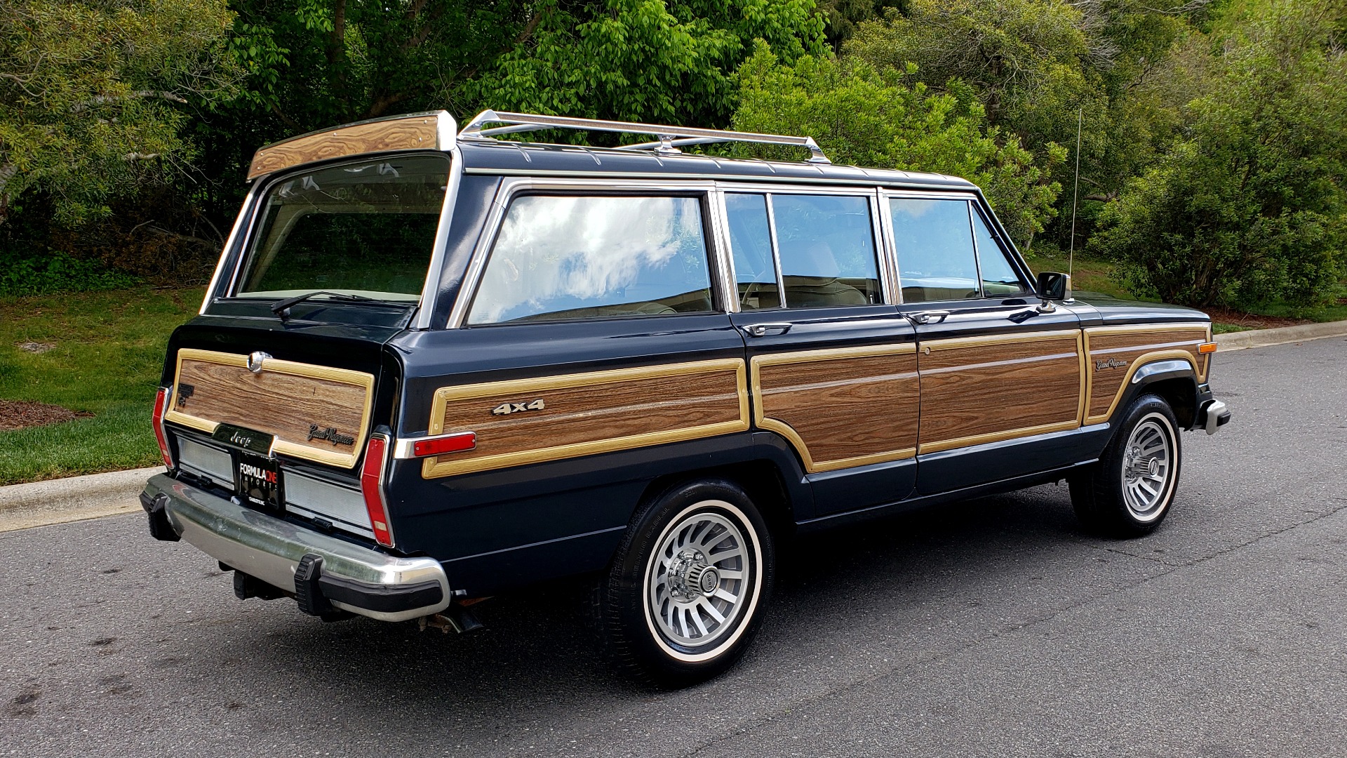 Used 1989 Jeep GRAND WAGONEER 4x4 / 5.9L V8 / 3-SPEED AUTO / PIONEER STEREO for sale Sold at Formula Imports in Charlotte NC 28227 6