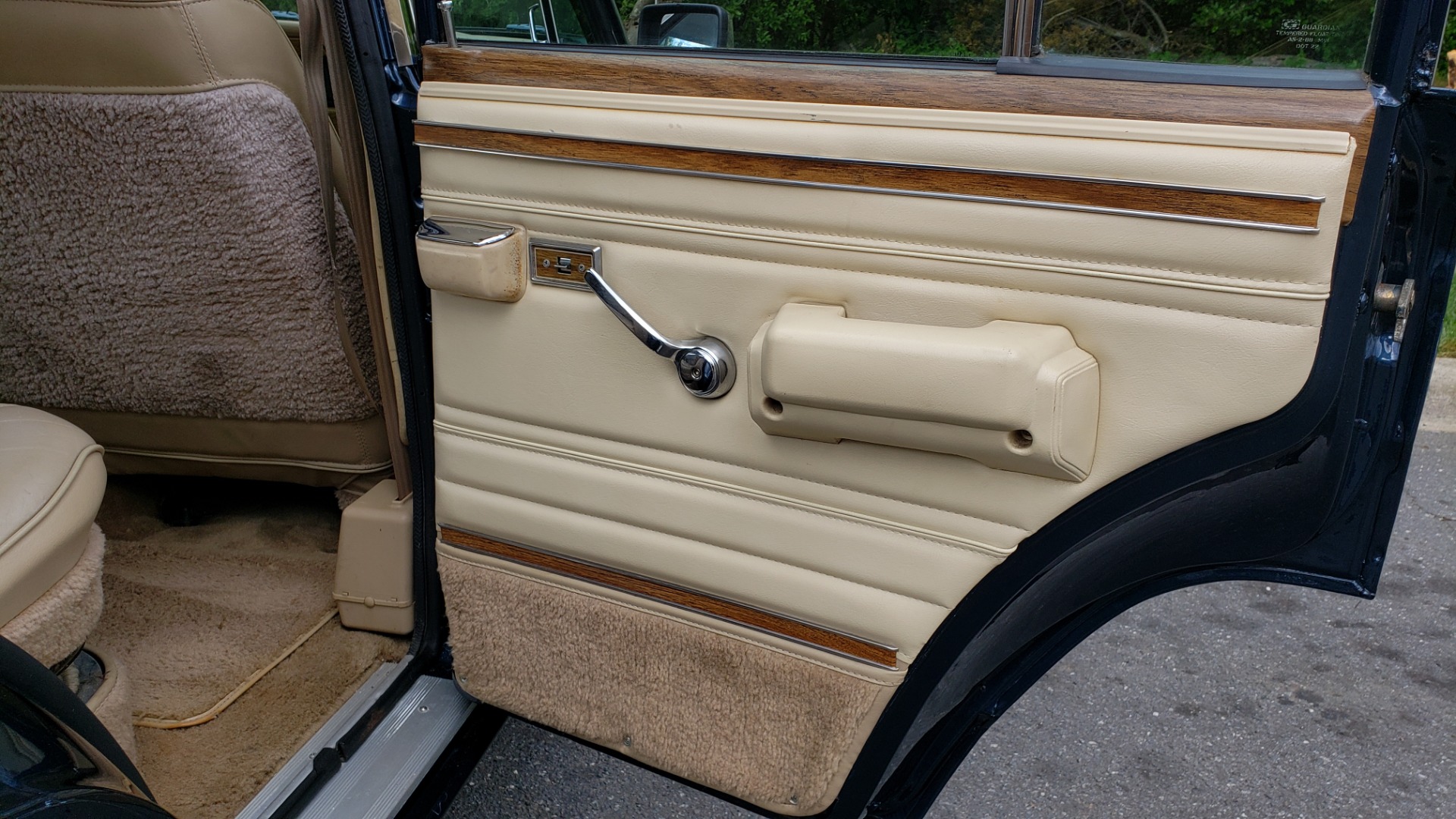 Used 1989 Jeep GRAND WAGONEER 4x4 / 5.9L V8 / 3-SPEED AUTO / PIONEER STEREO for sale Sold at Formula Imports in Charlotte NC 28227 62