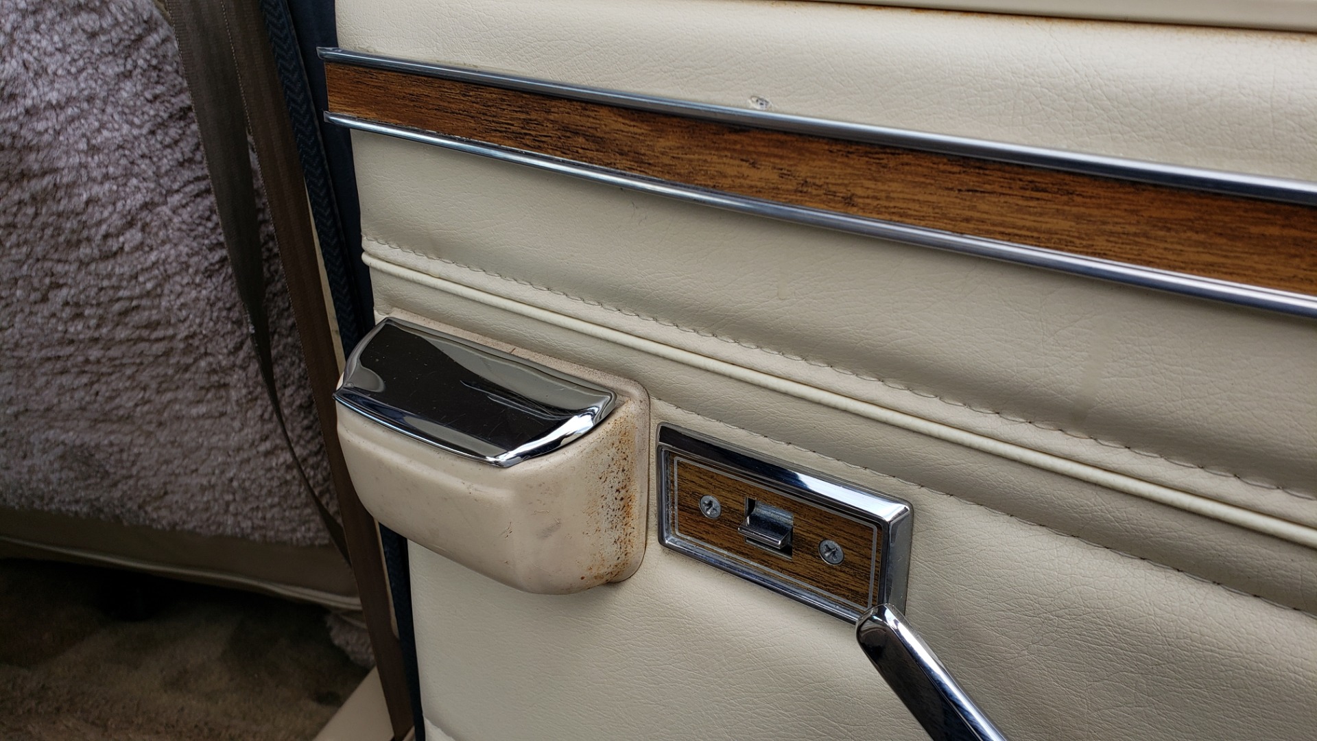Used 1989 Jeep GRAND WAGONEER 4x4 / 5.9L V8 / 3-SPEED AUTO / PIONEER STEREO for sale Sold at Formula Imports in Charlotte NC 28227 63