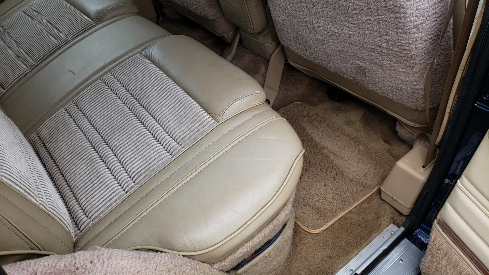 Used 1989 Jeep GRAND WAGONEER 4x4 / 5.9L V8 / 3-SPEED AUTO / PIONEER STEREO for sale Sold at Formula Imports in Charlotte NC 28227 64