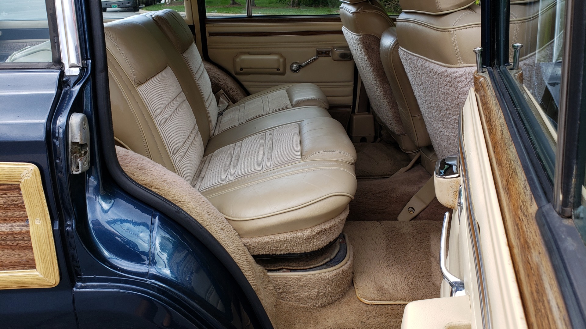 Used 1989 Jeep GRAND WAGONEER 4x4 / 5.9L V8 / 3-SPEED AUTO / PIONEER STEREO for sale Sold at Formula Imports in Charlotte NC 28227 65