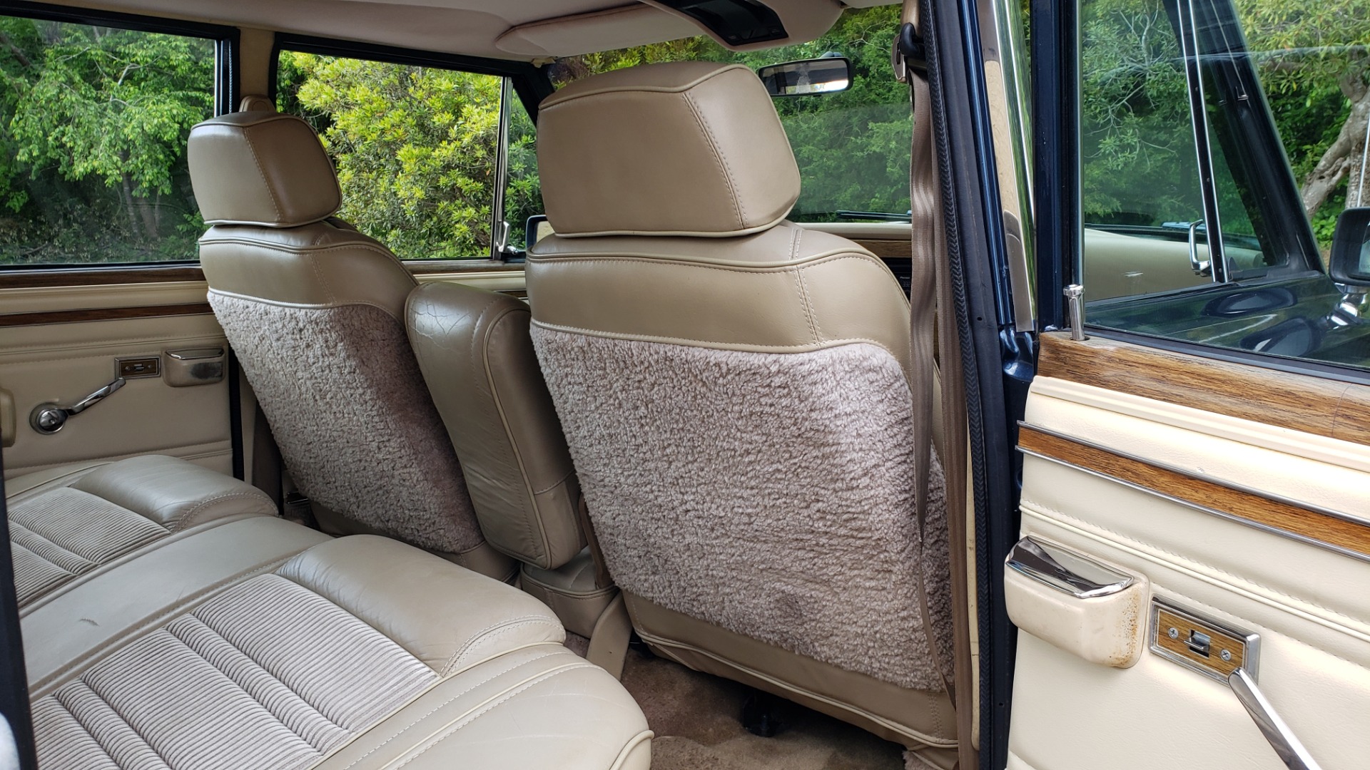 Used 1989 Jeep GRAND WAGONEER 4x4 / 5.9L V8 / 3-SPEED AUTO / PIONEER STEREO for sale Sold at Formula Imports in Charlotte NC 28227 67