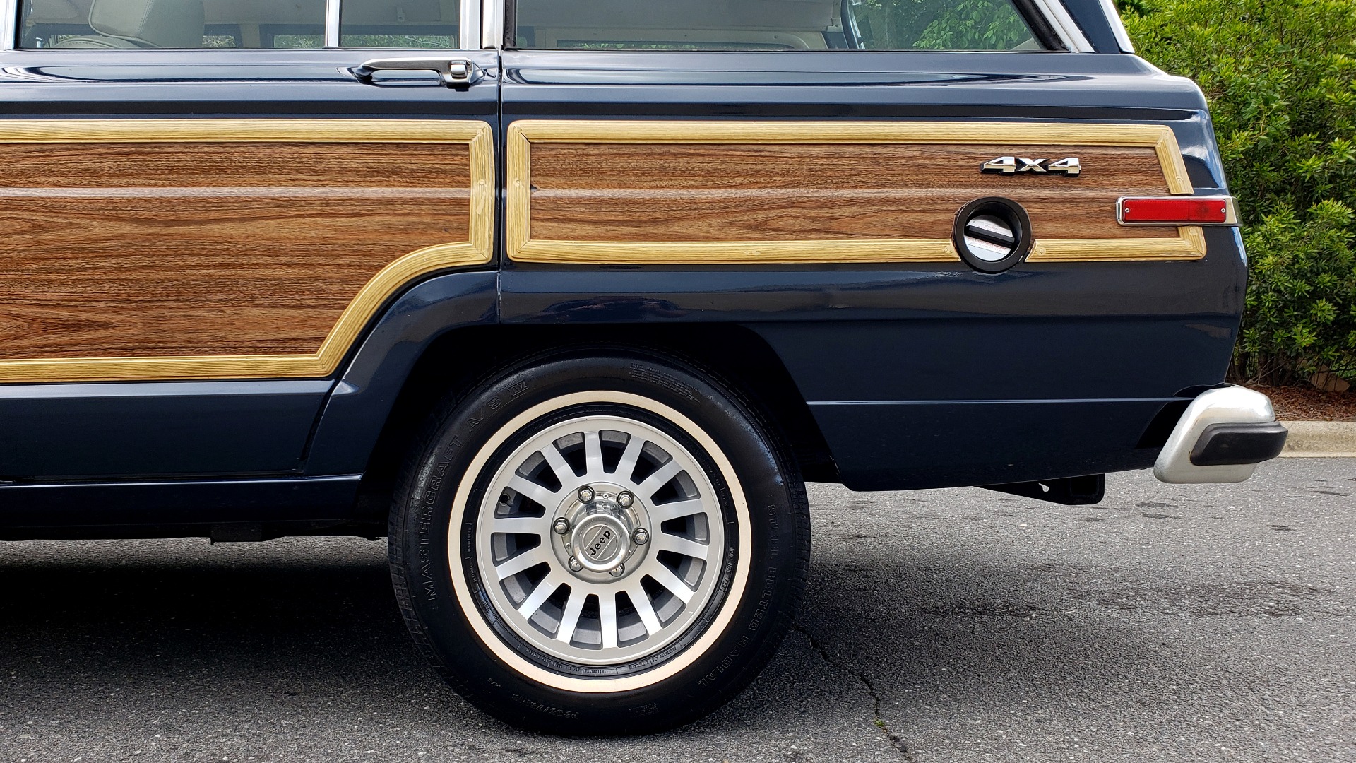 Used 1989 Jeep GRAND WAGONEER 4x4 / 5.9L V8 / 3-SPEED AUTO / PIONEER STEREO for sale Sold at Formula Imports in Charlotte NC 28227 77