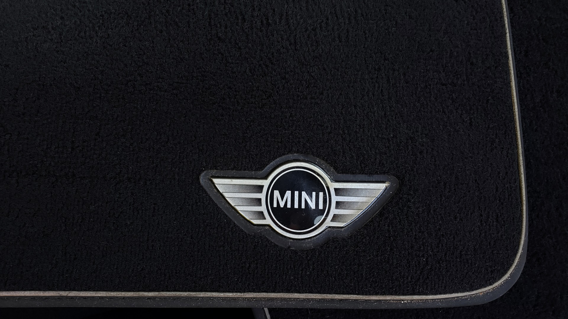 Used 2012 MINI COOPER HARDTOP 6-SPEED MANUAL / VERY CLEAN / 37 MPG for sale Sold at Formula Imports in Charlotte NC 28227 18