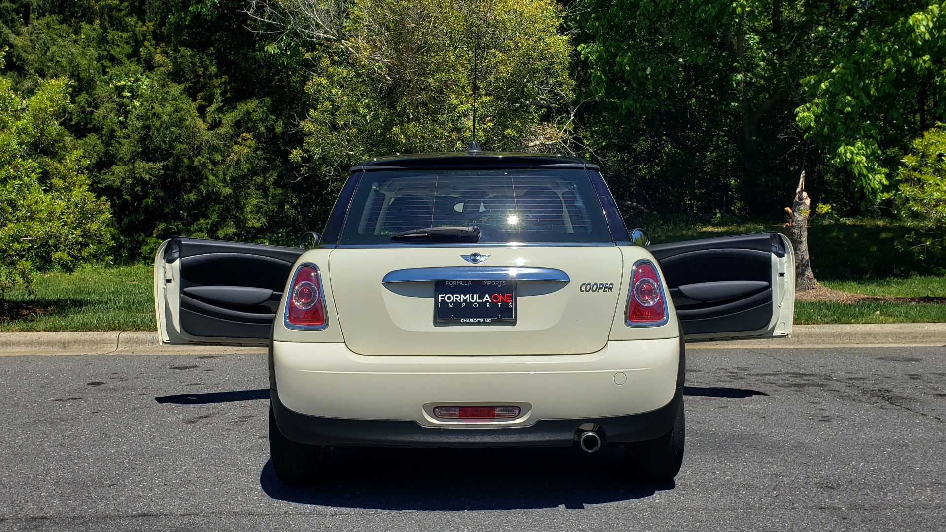 Used 2012 MINI COOPER HARDTOP 6-SPEED MANUAL / VERY CLEAN / 37 MPG for sale Sold at Formula Imports in Charlotte NC 28227 31