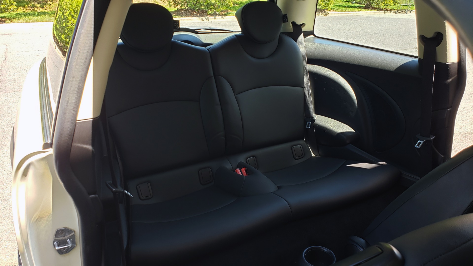 Used 2012 MINI COOPER HARDTOP 6-SPEED MANUAL / VERY CLEAN / 37 MPG for sale Sold at Formula Imports in Charlotte NC 28227 51