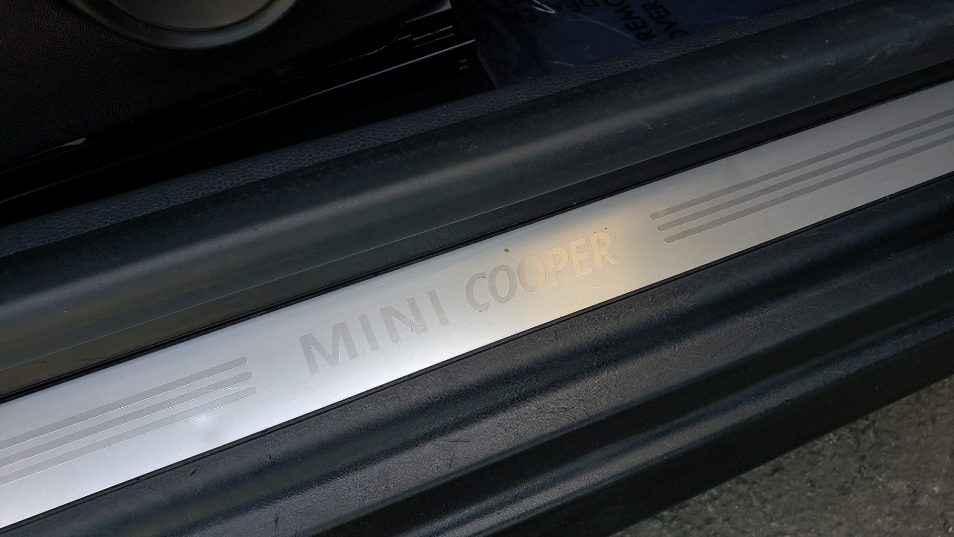 Used 2012 MINI COOPER HARDTOP 6-SPEED MANUAL / VERY CLEAN / 37 MPG for sale Sold at Formula Imports in Charlotte NC 28227 59