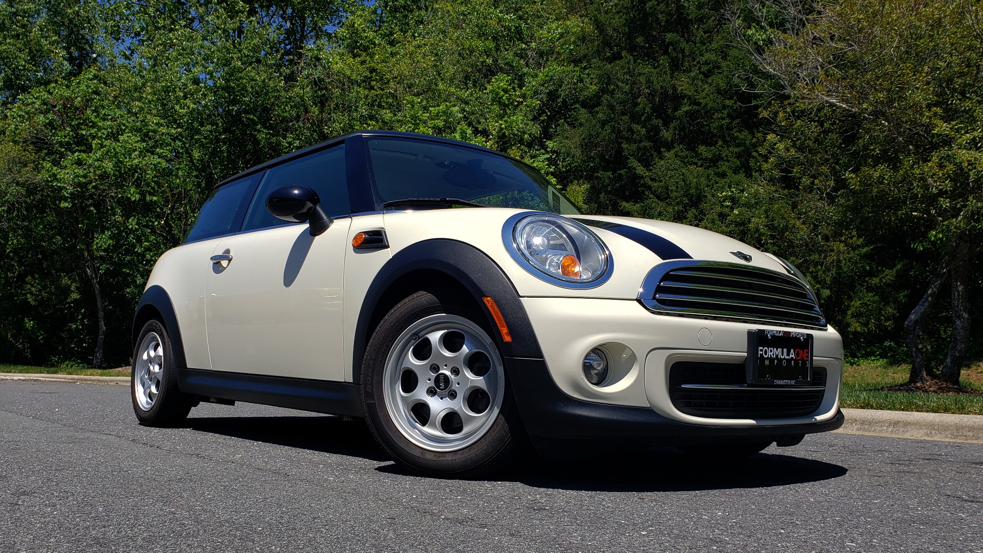 Used 2012 MINI COOPER HARDTOP 6-SPEED MANUAL / VERY CLEAN / 37 MPG for sale Sold at Formula Imports in Charlotte NC 28227 6