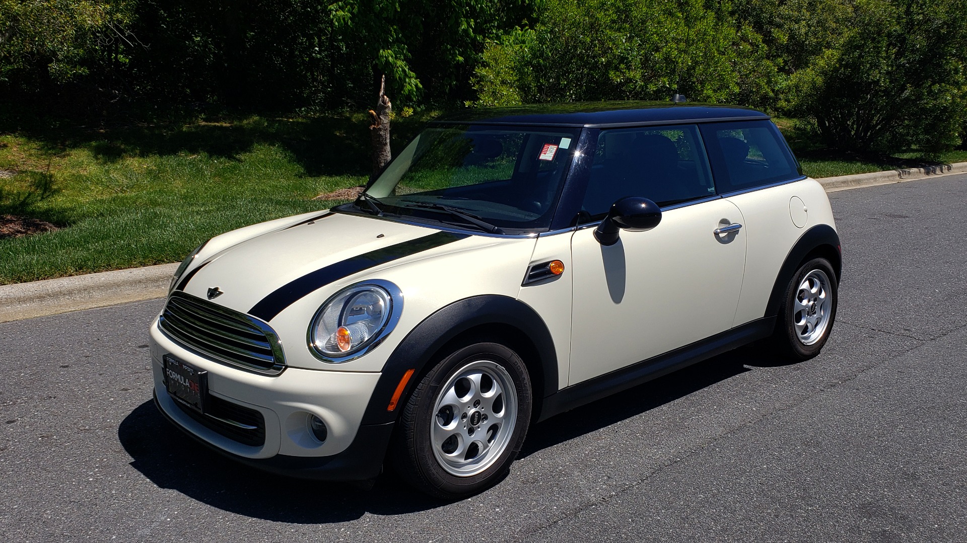 Used 2012 MINI COOPER HARDTOP 6-SPEED MANUAL / VERY CLEAN / 37 MPG for sale Sold at Formula Imports in Charlotte NC 28227 1