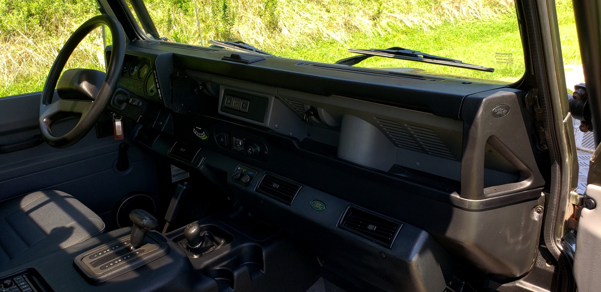 Used 1997 Land Rover DEFENDER 90 LIMITED EDITION / HARD-TOP / 4WD / FULLY RESTORED / LOW MILES for sale $129,999 at Formula Imports in Charlotte NC 28227 57
