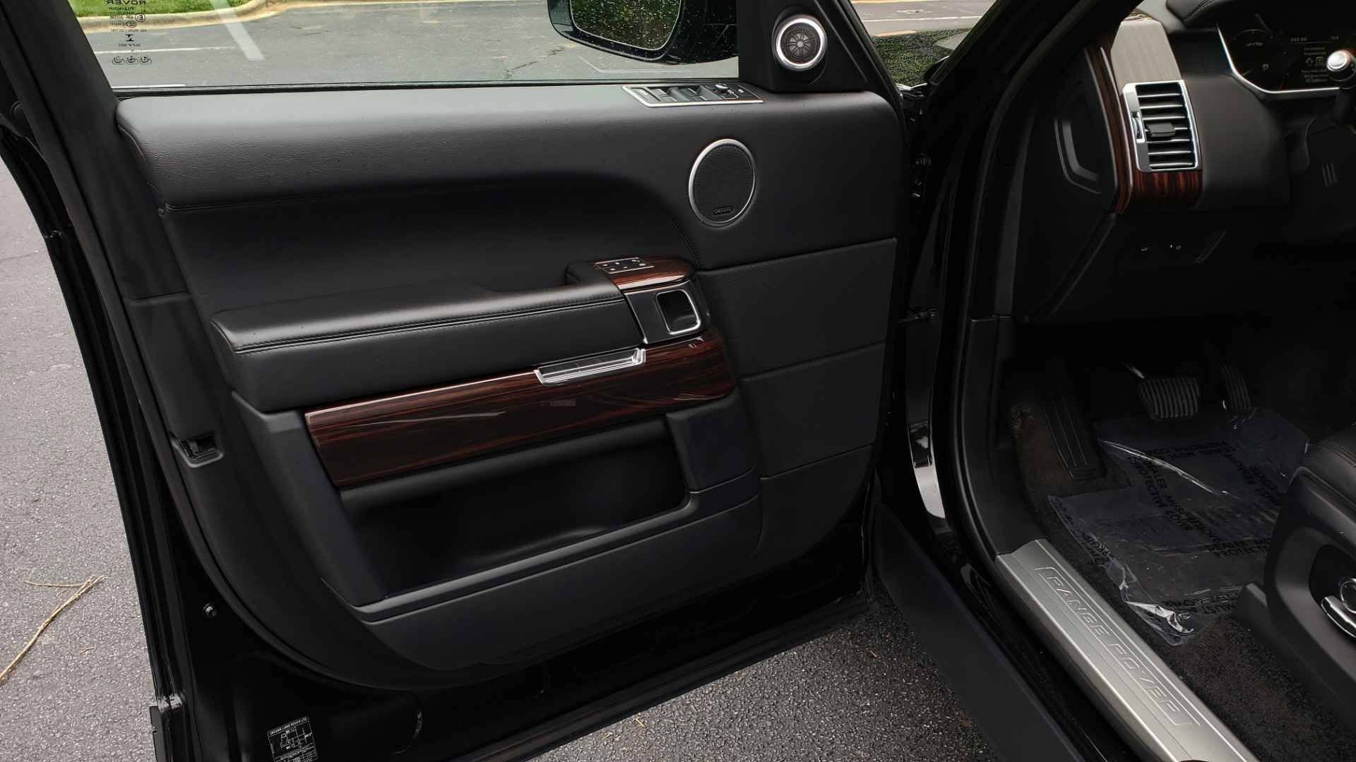 Used 2016 Land Rover Range Rover HSE 3.0L SC V6 / NAV / PANO-ROOF / VENT SEATS / REARVIEW / BLIND SPOT for sale Sold at Formula Imports in Charlotte NC 28227 38