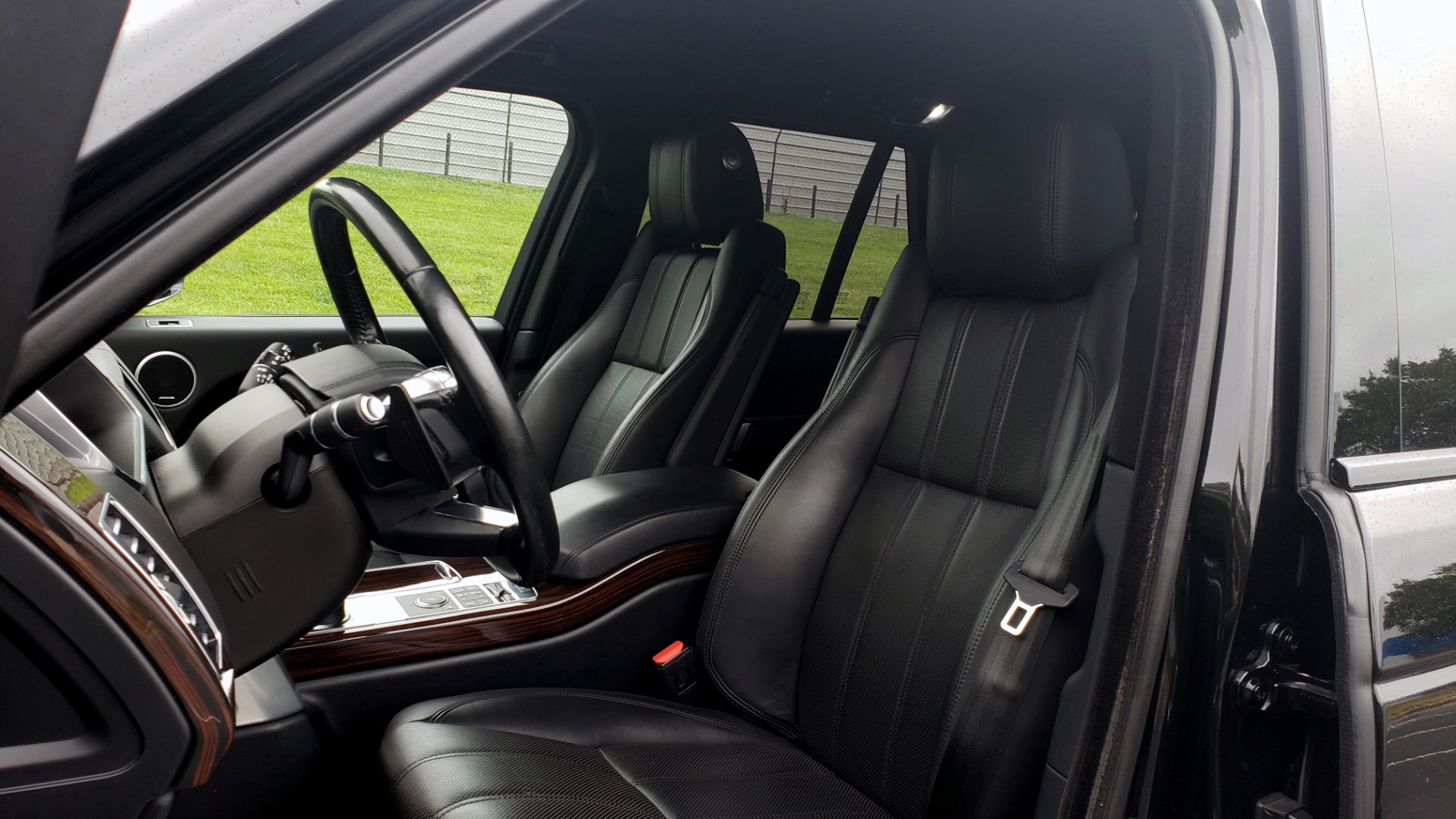 Used 2016 Land Rover RANGE ROVER HSE 3.0L / NAV / PANO / VENT SEATS / REARVIEW / BLIND SPOT for sale Sold at Formula Imports in Charlotte NC 28227 42