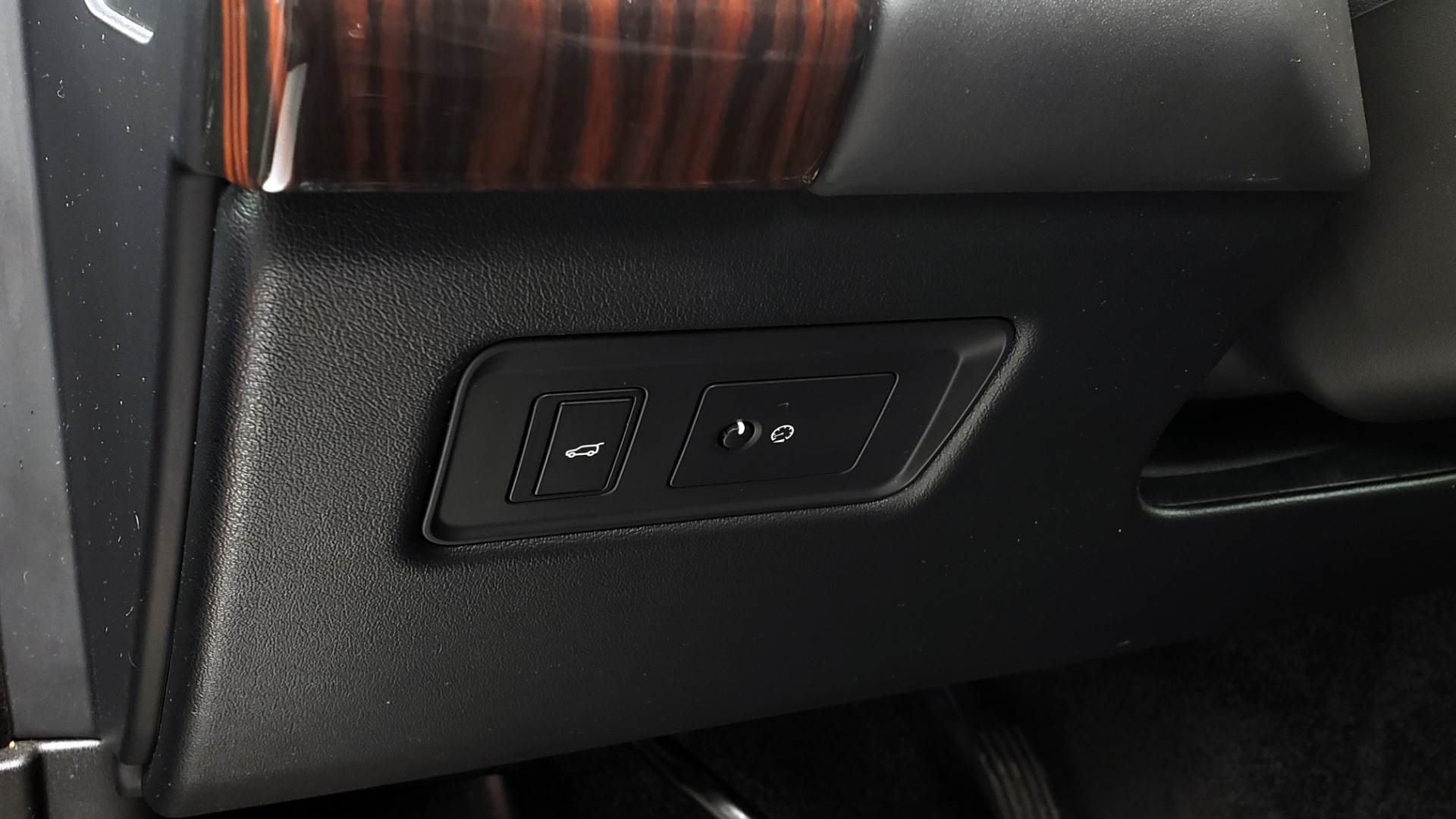 Used 2016 Land Rover RANGE ROVER HSE 3.0L / NAV / PANO / VENT SEATS / REARVIEW / BLIND SPOT for sale Sold at Formula Imports in Charlotte NC 28227 45