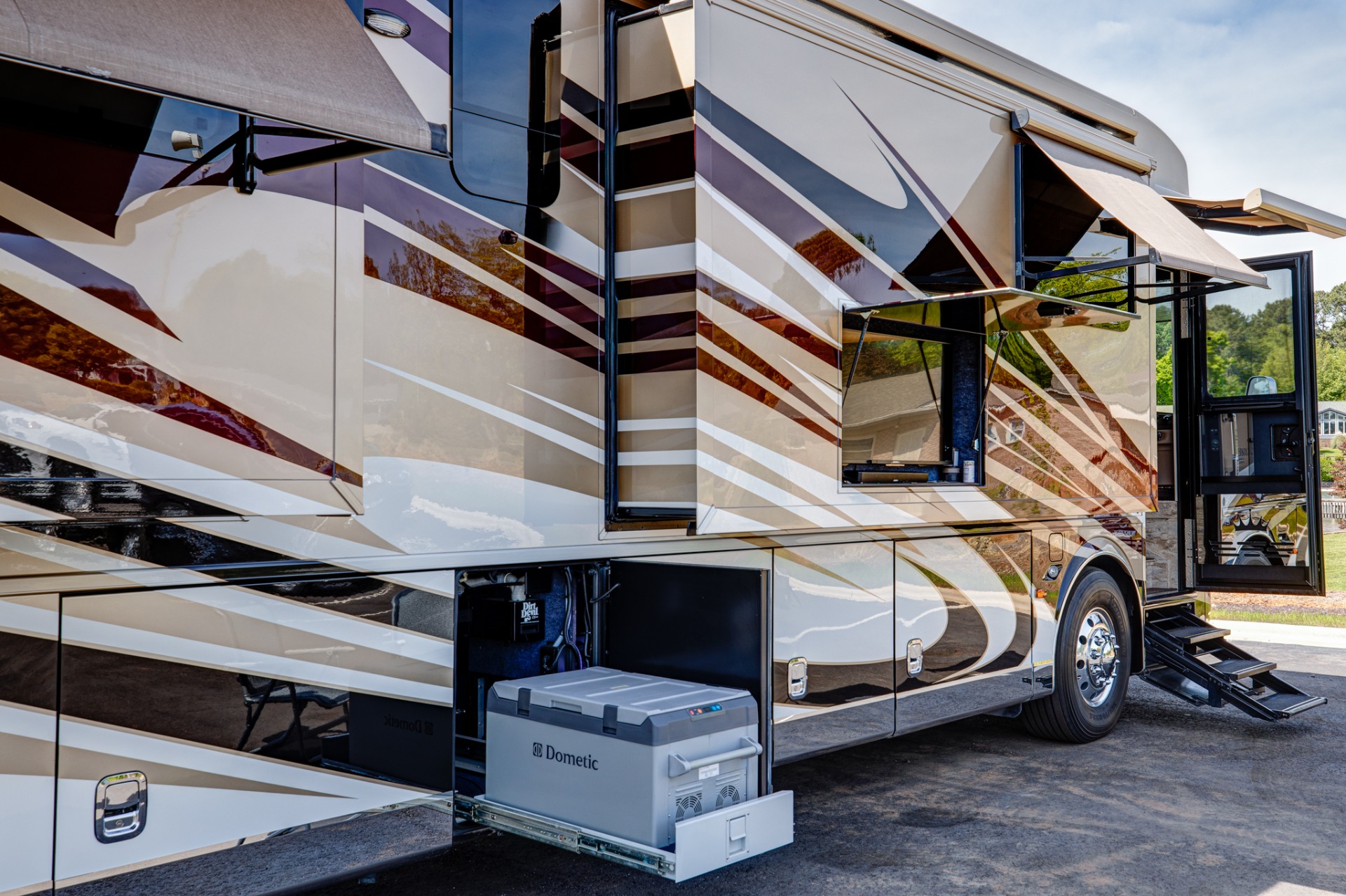 Used 2017 Newmar KING AIRE 45' DIESEL BUS 4553 / SPARTAN 600HP / SAT TV / AIR LEVELING for sale $499,900 at Formula Imports in Charlotte NC 28227 10