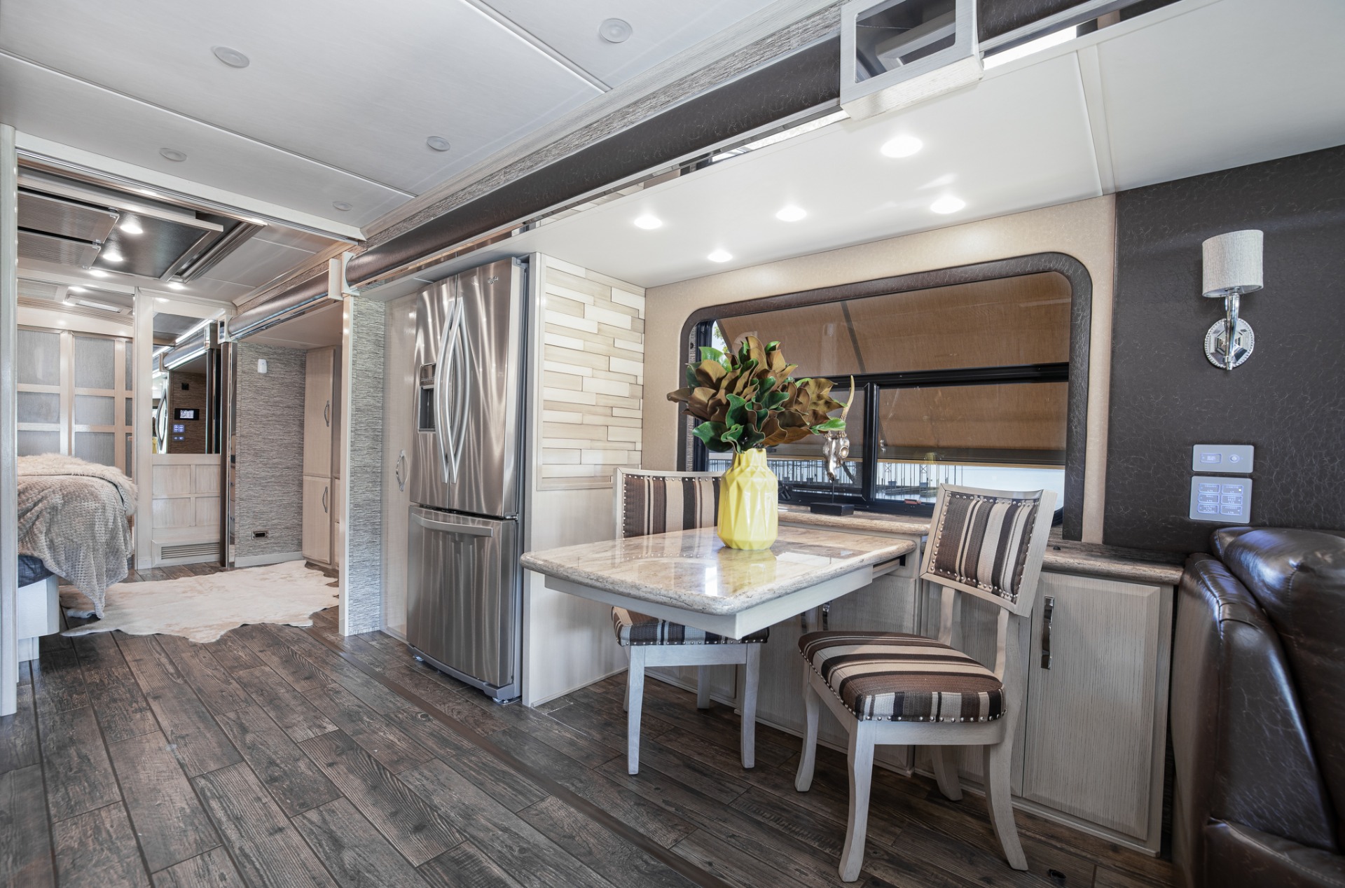 Used 2017 Newmar KING AIRE 45' DIESEL BUS 4553 / SPARTAN 600HP / SAT TV / AIR LEVELING for sale $499,900 at Formula Imports in Charlotte NC 28227 16