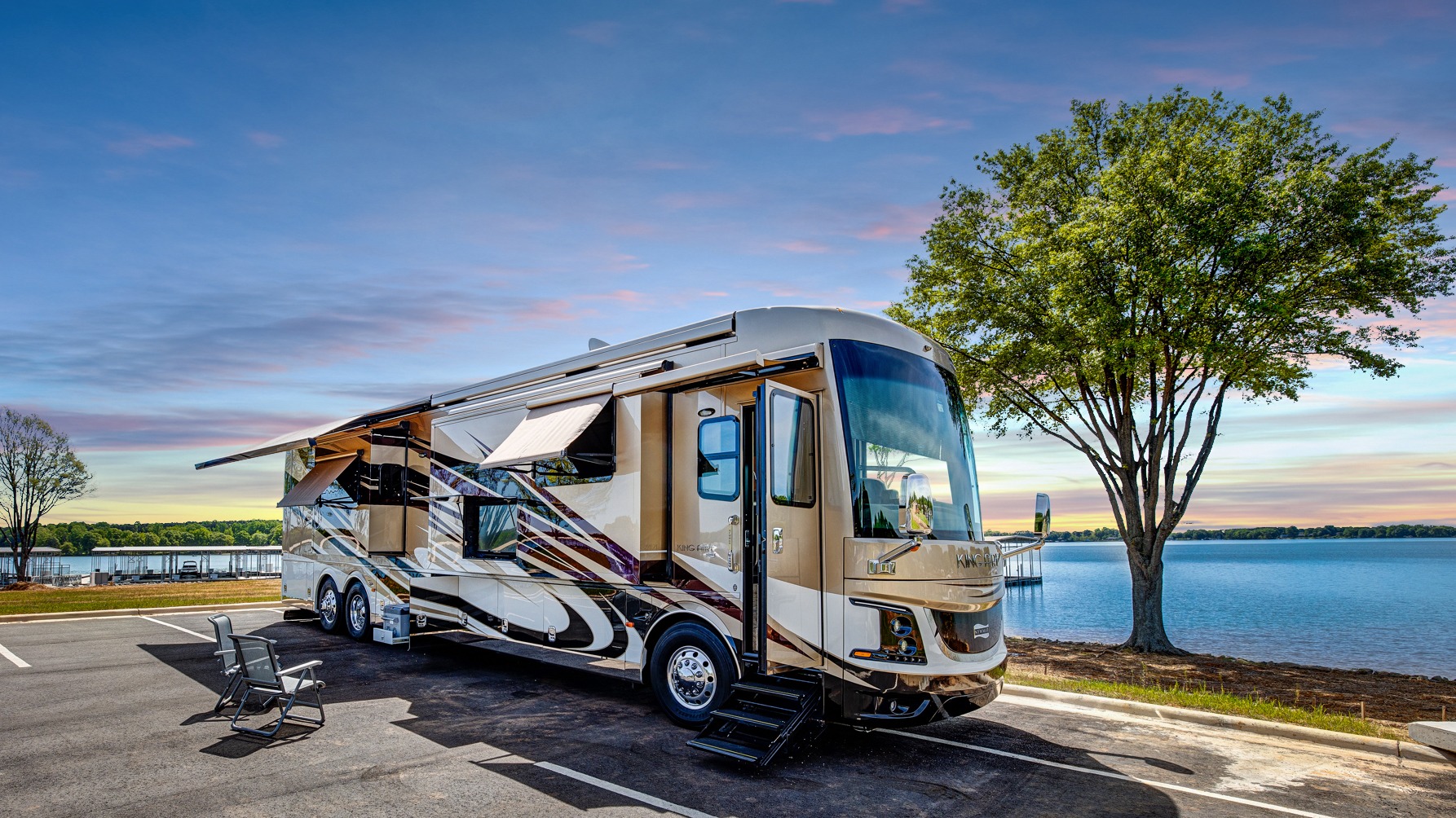 Used 2017 Newmar KING AIRE 45' DIESEL BUS 4553 / SPARTAN 600HP / SAT TV / AIR LEVELING for sale $499,900 at Formula Imports in Charlotte NC 28227 2