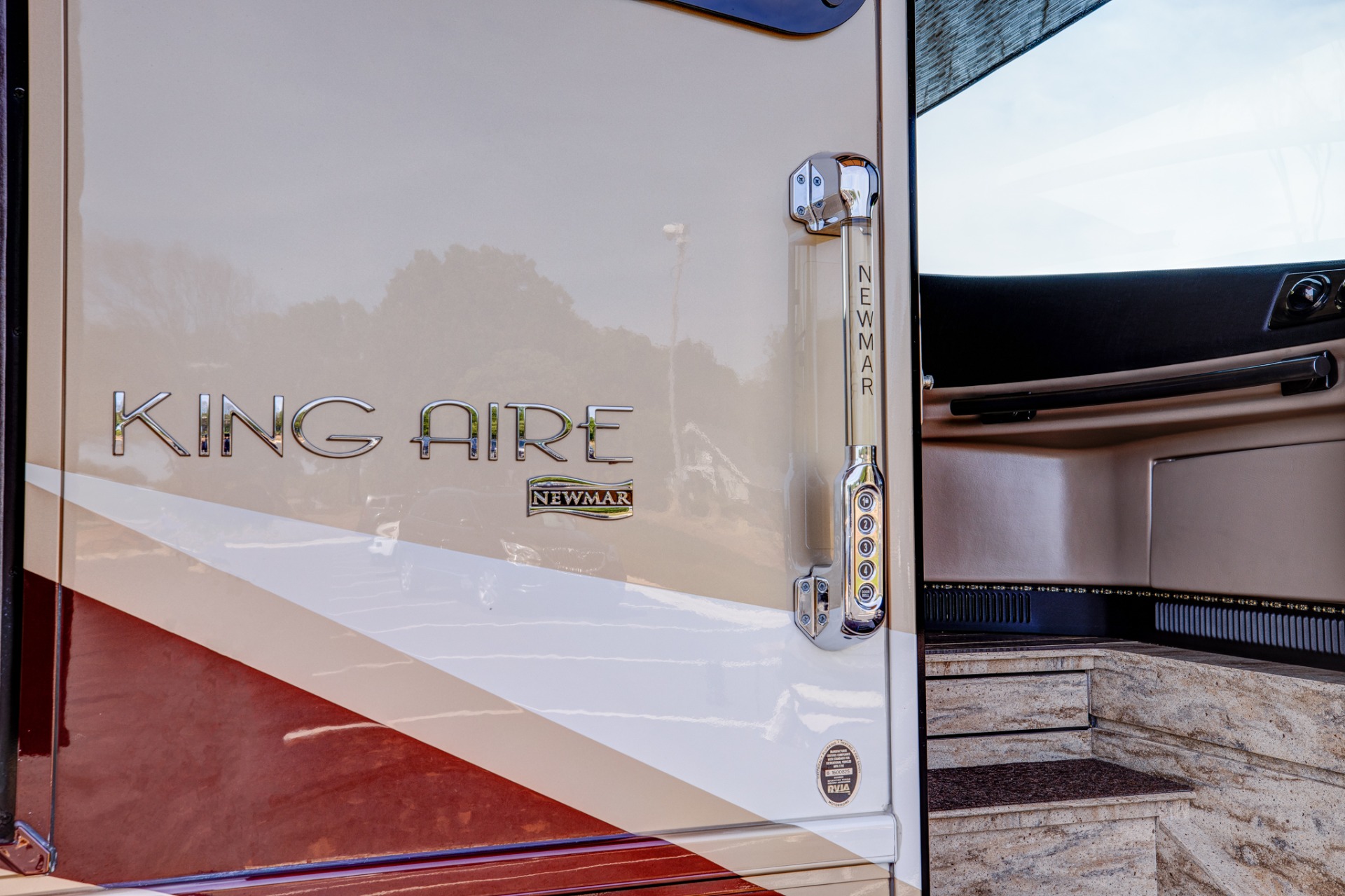 Used 2017 Newmar KING AIRE 45' DIESEL BUS 4553 / SPARTAN 600HP / SAT TV / AIR LEVELING for sale $499,900 at Formula Imports in Charlotte NC 28227 9