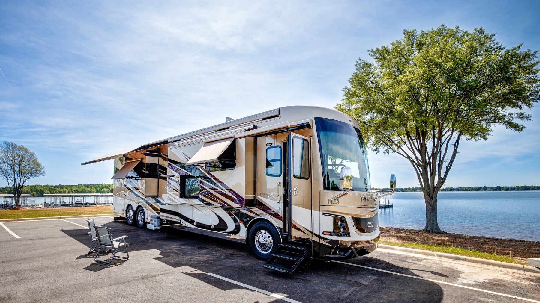 Used 2017 Newmar KING AIRE 45' DIESEL BUS 4553 / SPARTAN 600HP / SAT TV / AIR LEVELING for sale $499,900 at Formula Imports in Charlotte NC 28227 1