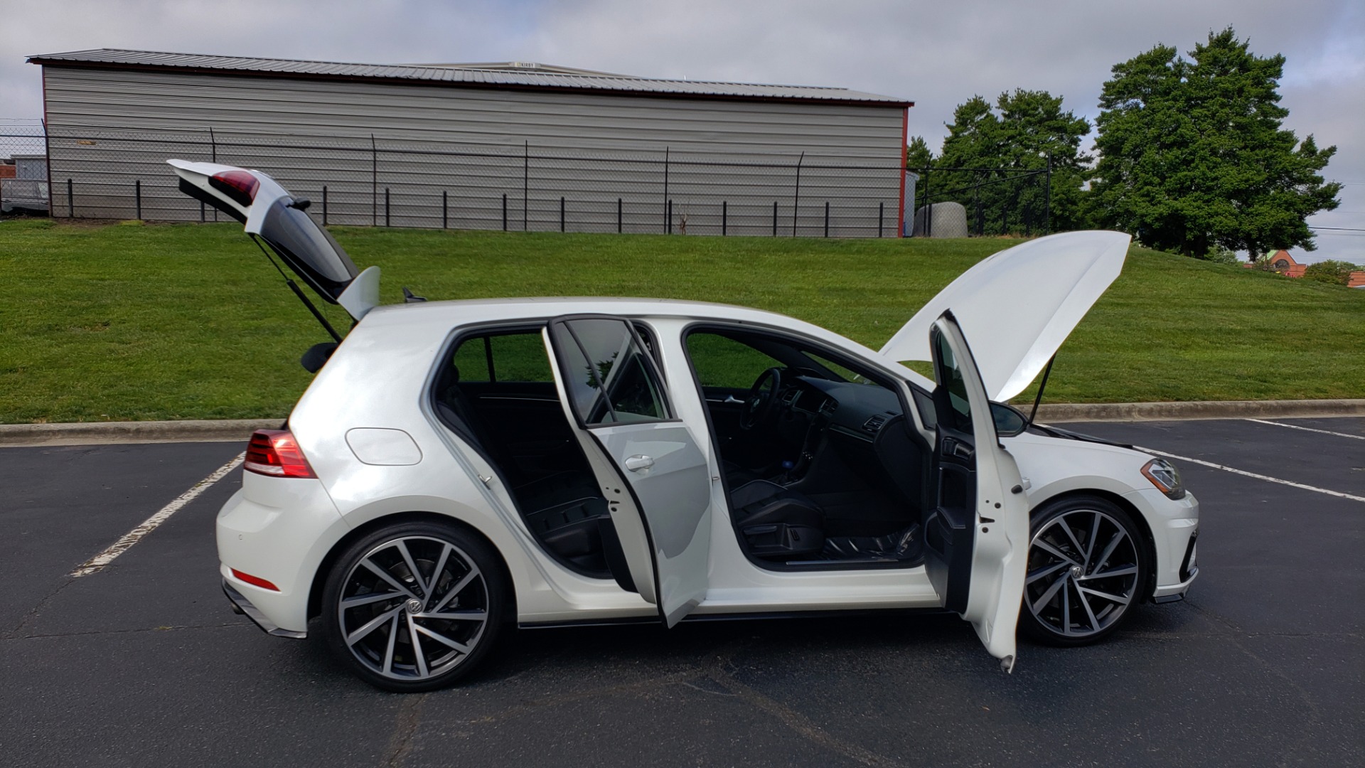 Used 2018 Volkswagen GOLF R 2.0T W/DCC & NAVIGATION / 6-SPD MANUAL / AWD for sale Sold at Formula Imports in Charlotte NC 28227 9