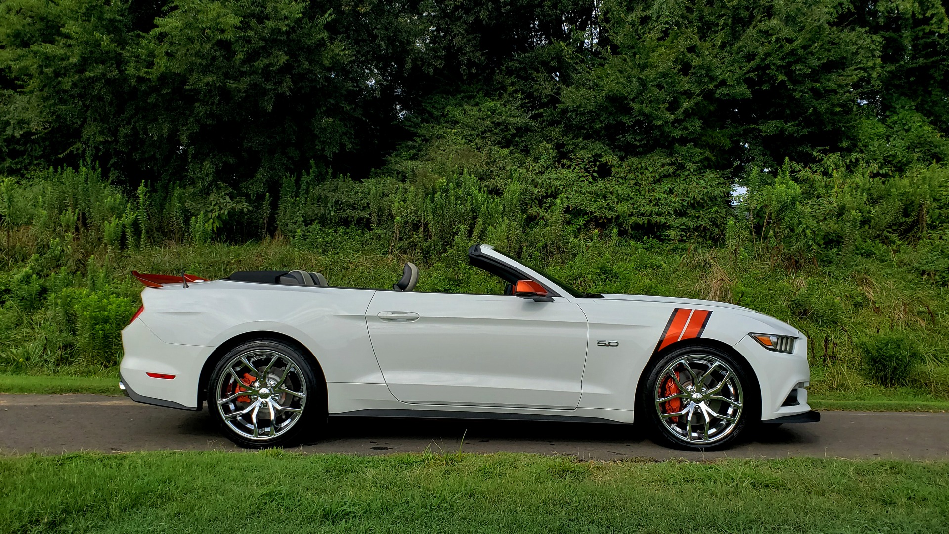 Used 2017 Ford MUSTANG GT PREMIUM CONV / 5.0L V8 / 6-SPD AUTO / NAV / HTD STS / REARVIEW for sale Sold at Formula Imports in Charlotte NC 28227 10