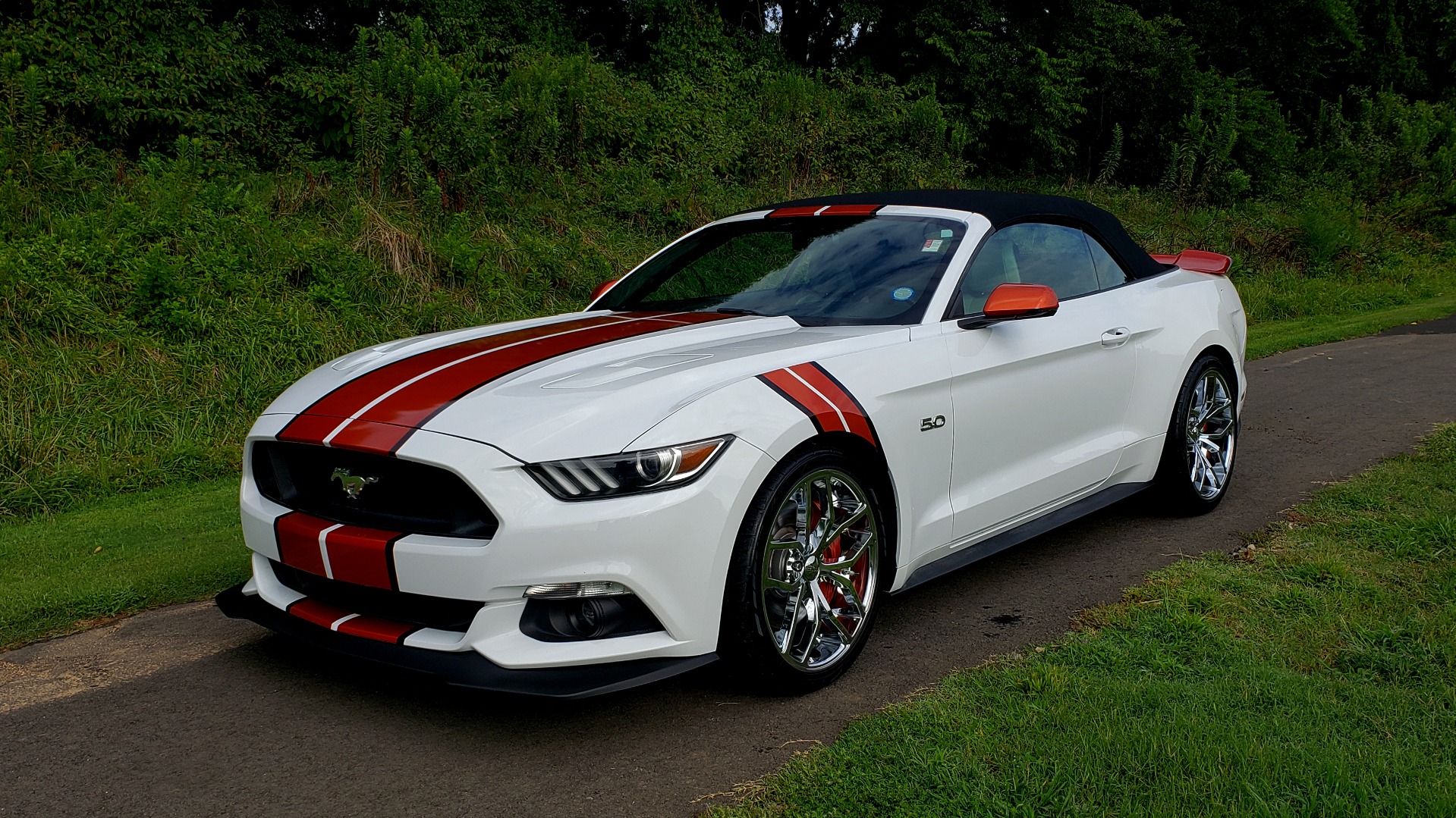 Used 2017 Ford MUSTANG GT PREMIUM CONV / 5.0L V8 / 6-SPD AUTO / NAV / HTD STS / REARVIEW for sale Sold at Formula Imports in Charlotte NC 28227 12