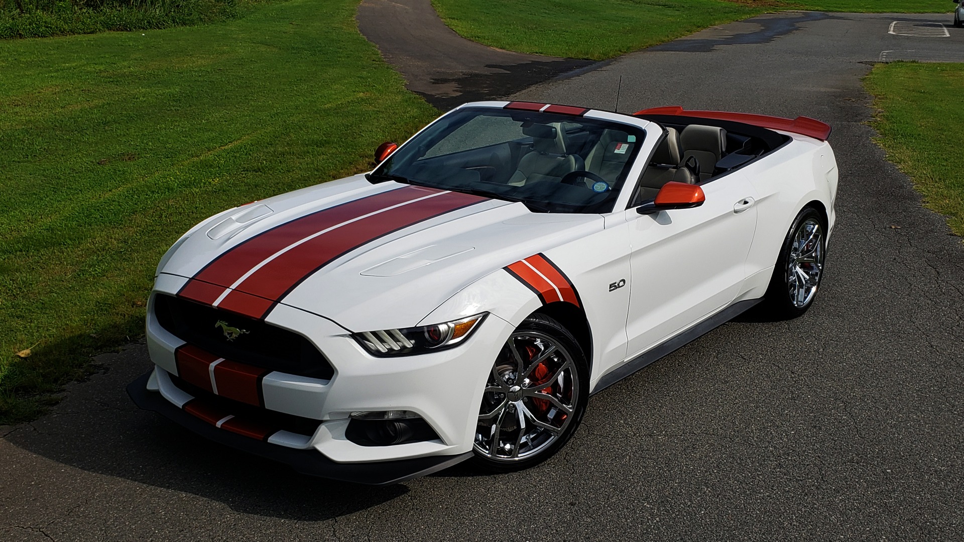 Used 2017 Ford MUSTANG GT PREMIUM CONV / 5.0L V8 / 6-SPD AUTO / NAV / HTD STS / REARVIEW for sale Sold at Formula Imports in Charlotte NC 28227 2