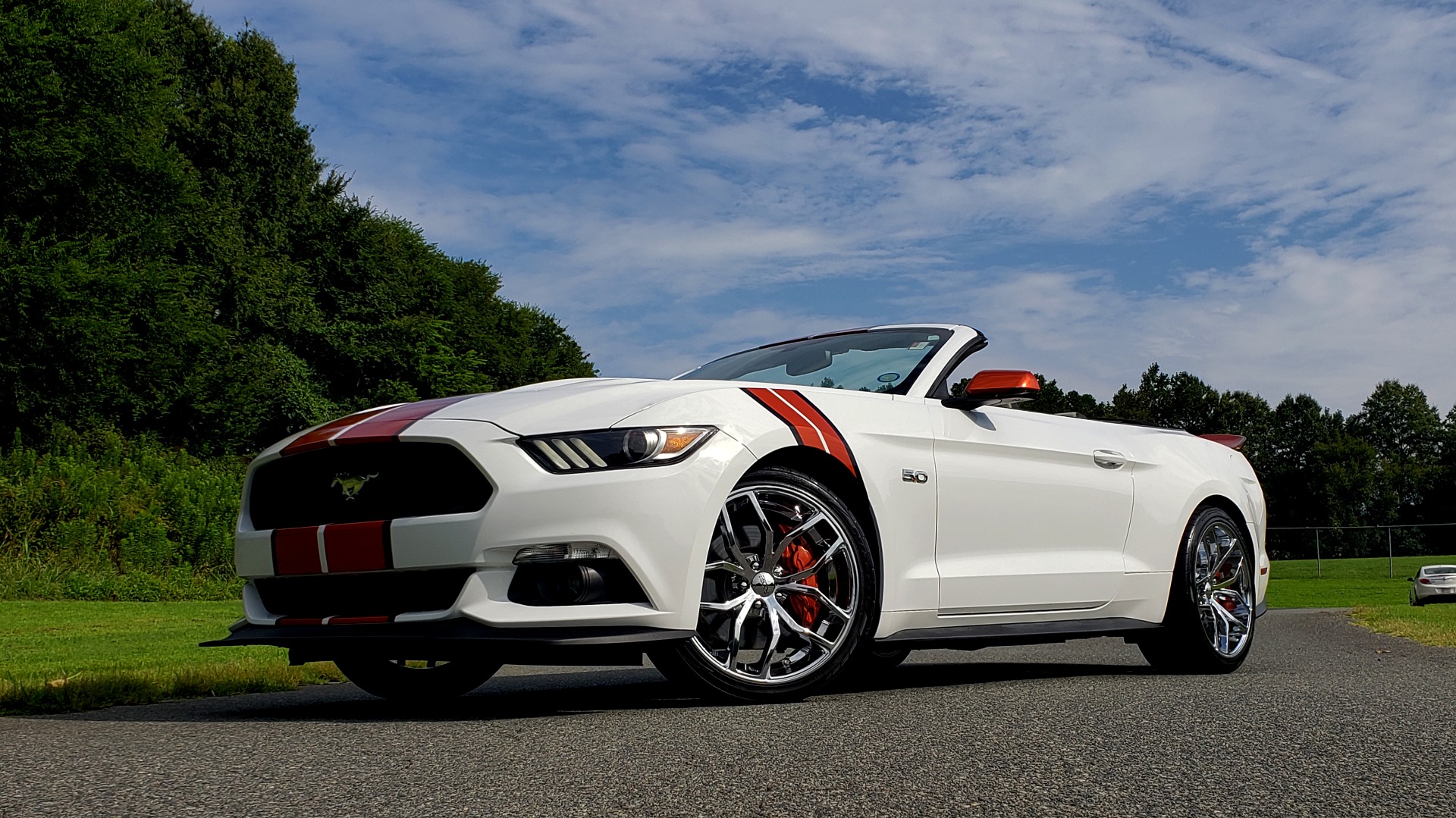 Used 2017 Ford MUSTANG GT PREMIUM CONV / 5.0L V8 / 6-SPD AUTO / NAV / HTD STS / REARVIEW for sale Sold at Formula Imports in Charlotte NC 28227 3