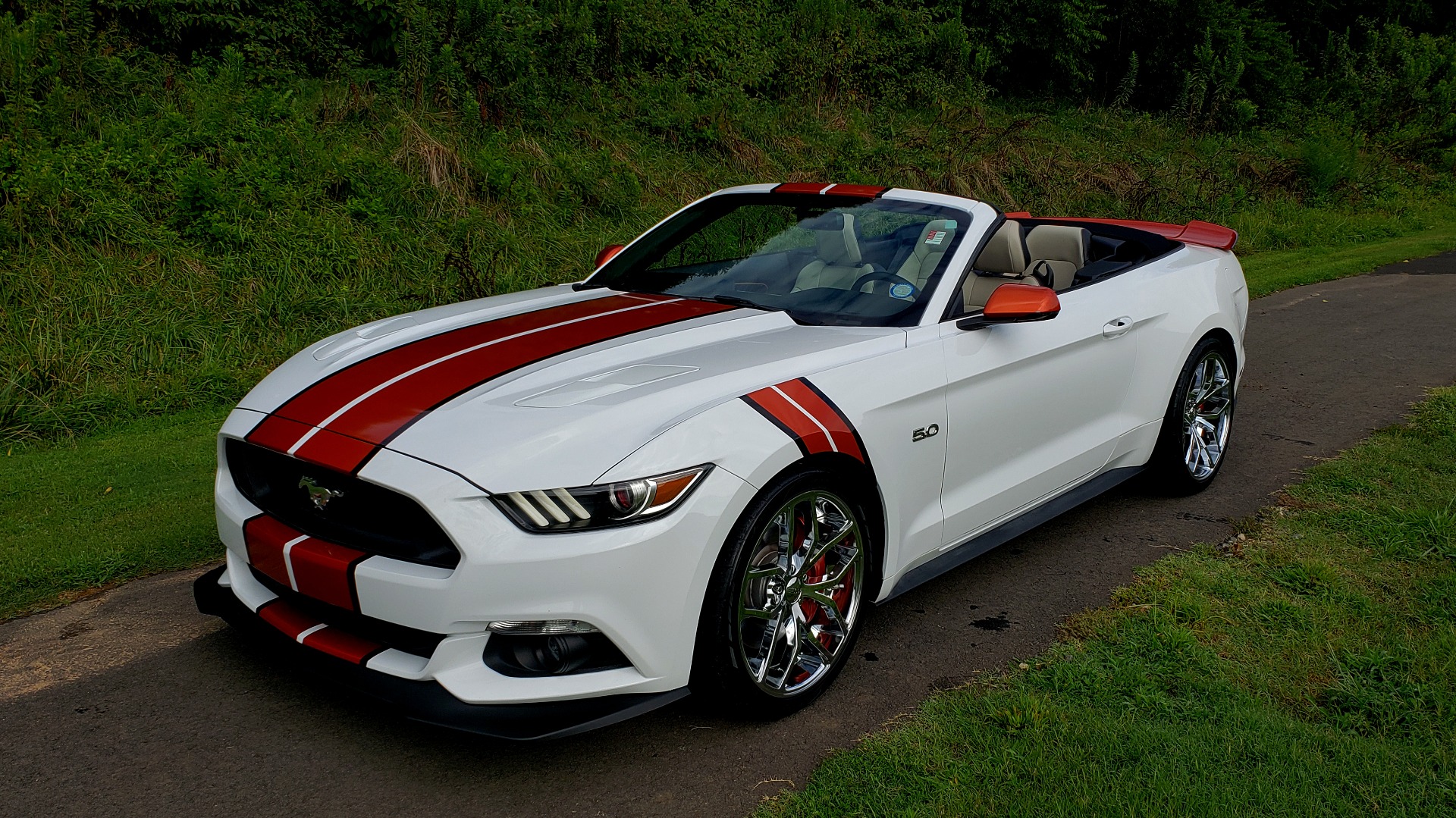 Used 2017 Ford MUSTANG GT PREMIUM CONV / 5.0L V8 / 6-SPD AUTO / NAV / HTD STS / REARVIEW for sale Sold at Formula Imports in Charlotte NC 28227 4