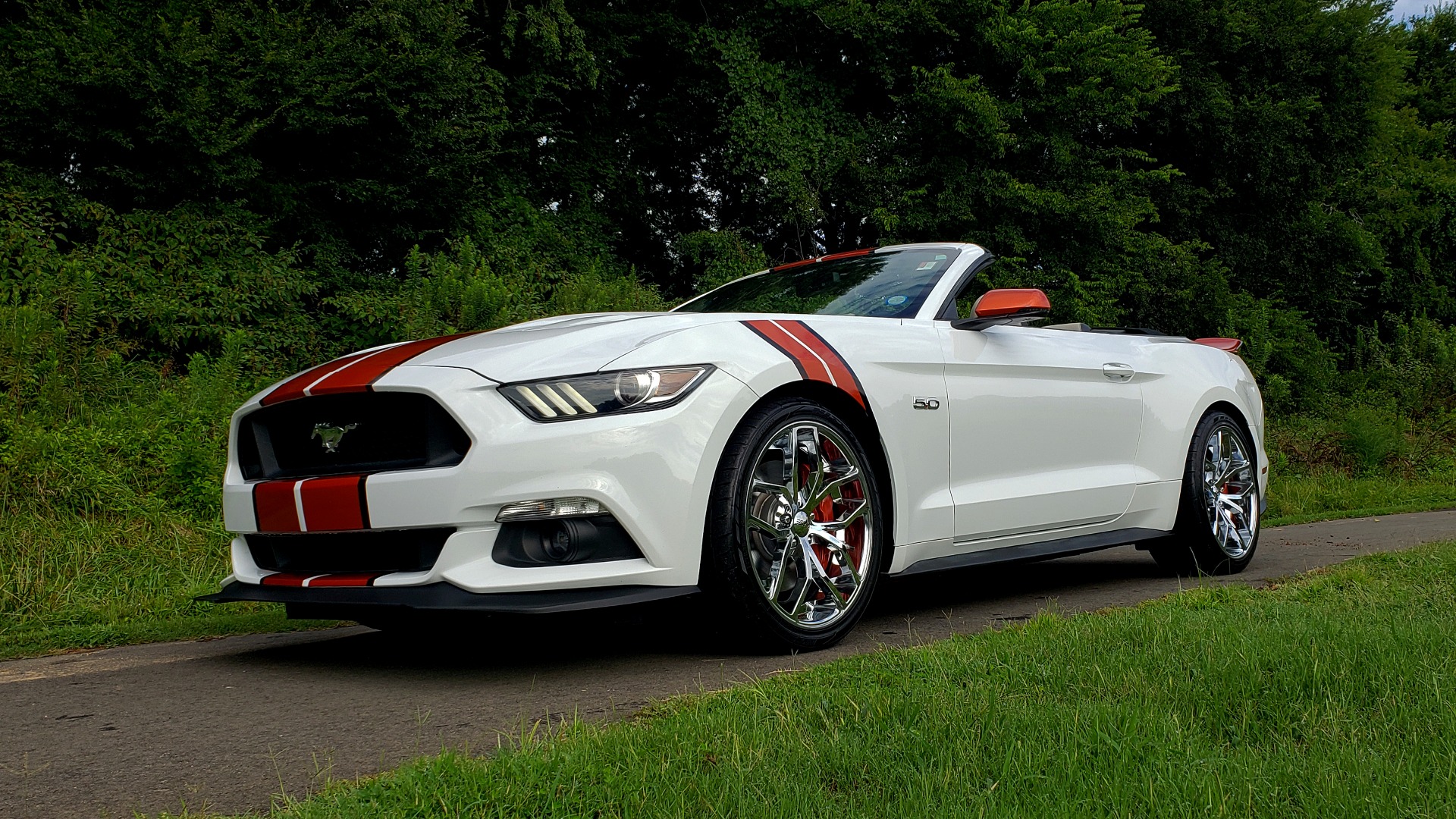 Used 2017 Ford MUSTANG GT PREMIUM CONV / 5.0L V8 / 6-SPD AUTO / NAV / HTD STS / REARVIEW for sale Sold at Formula Imports in Charlotte NC 28227 5